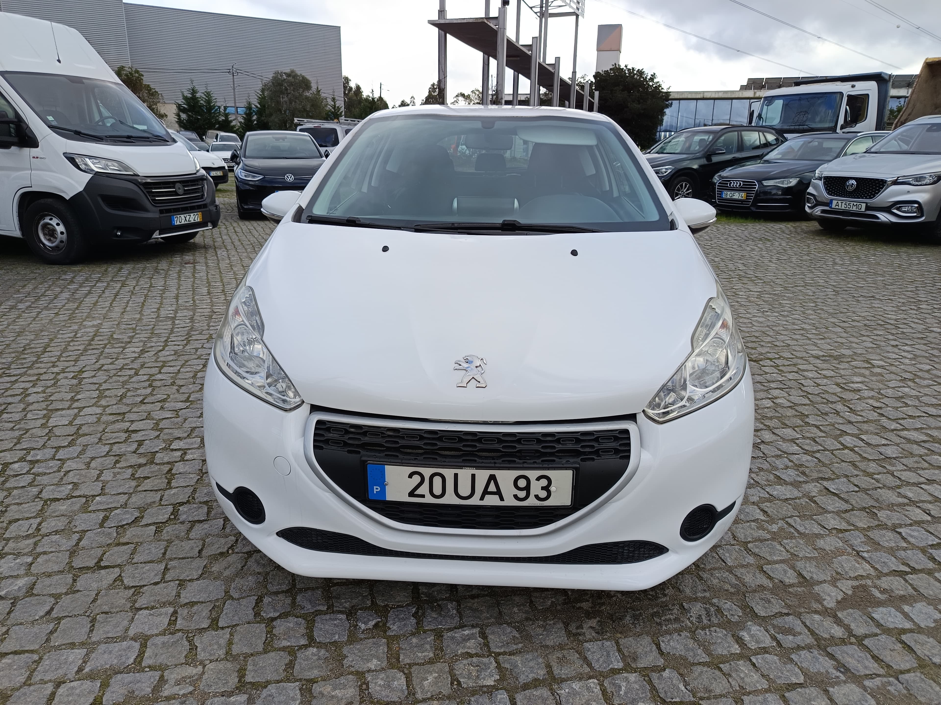 Peugeot 208 · Ano 2012 — image 2