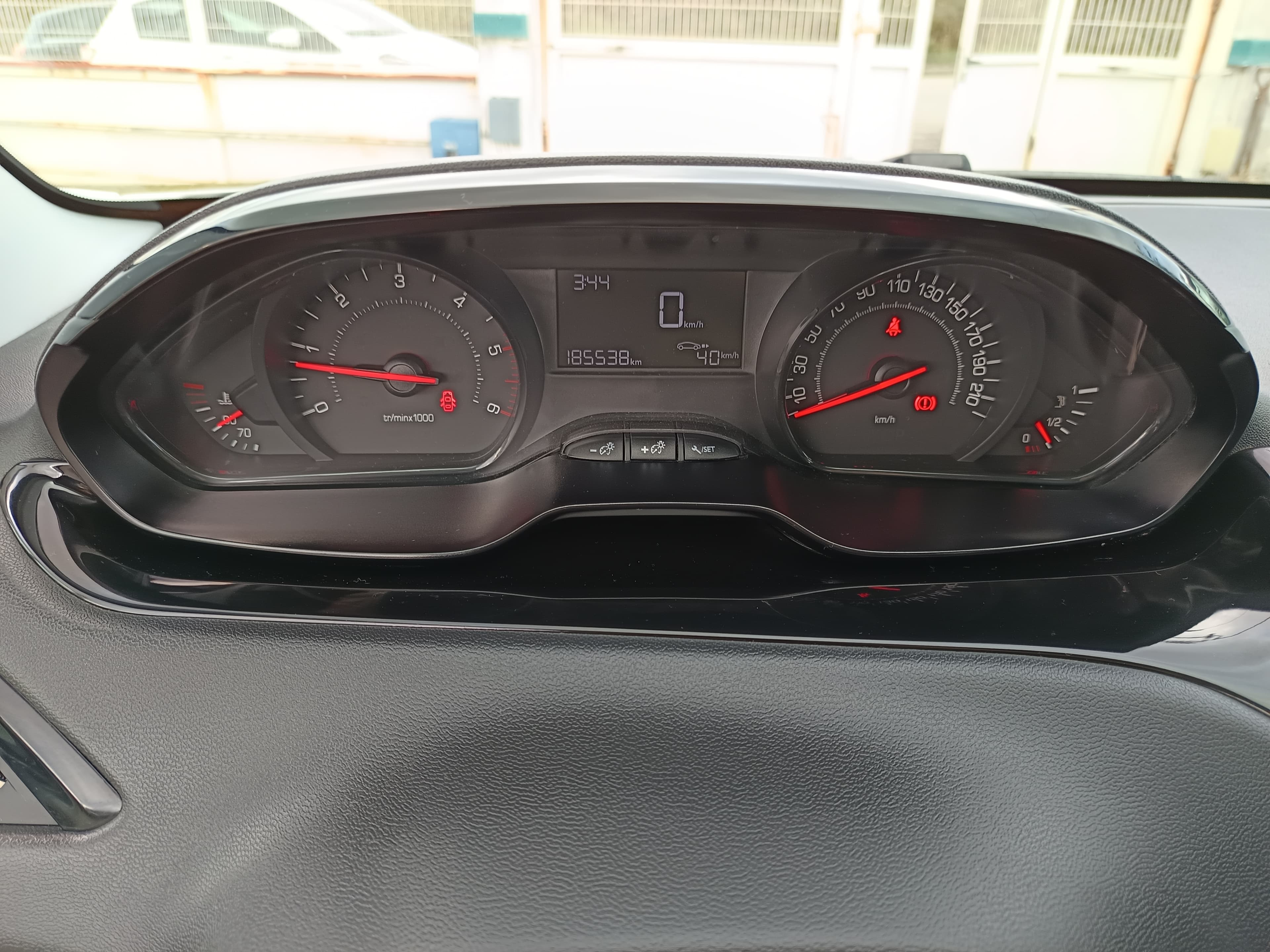 Peugeot 208 · Ano 2012 — image 25