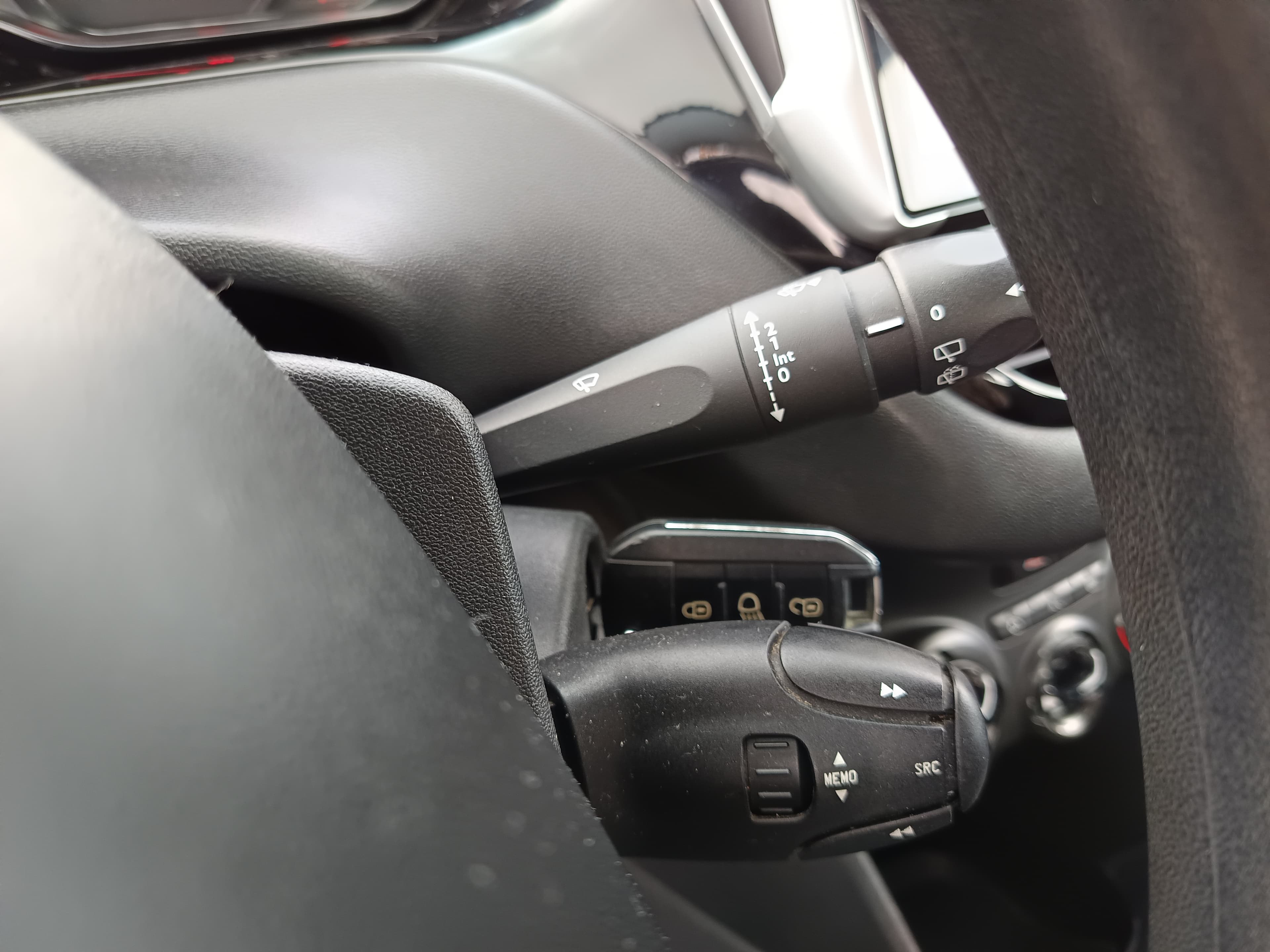 Peugeot 208 · Ano 2012 — image 26