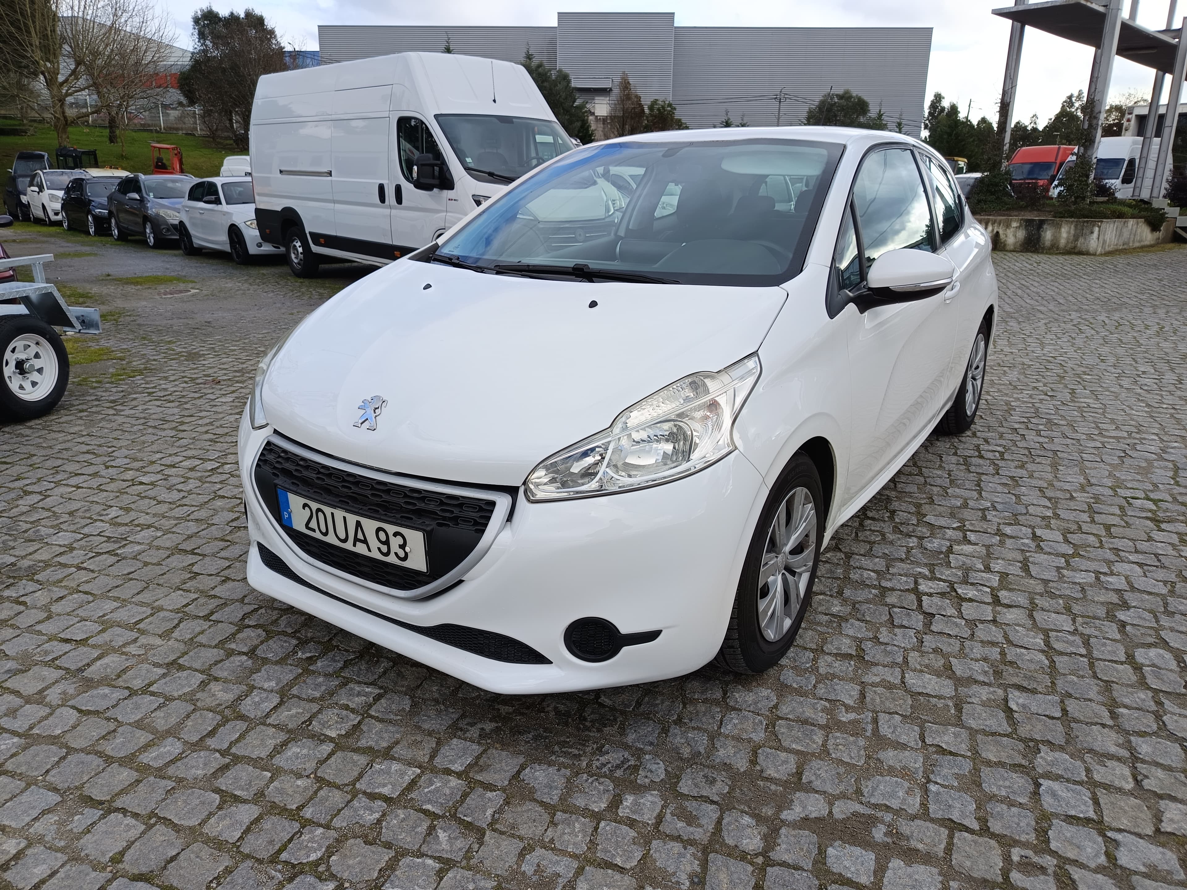 Peugeot 208 · Ano 2012 — image 1