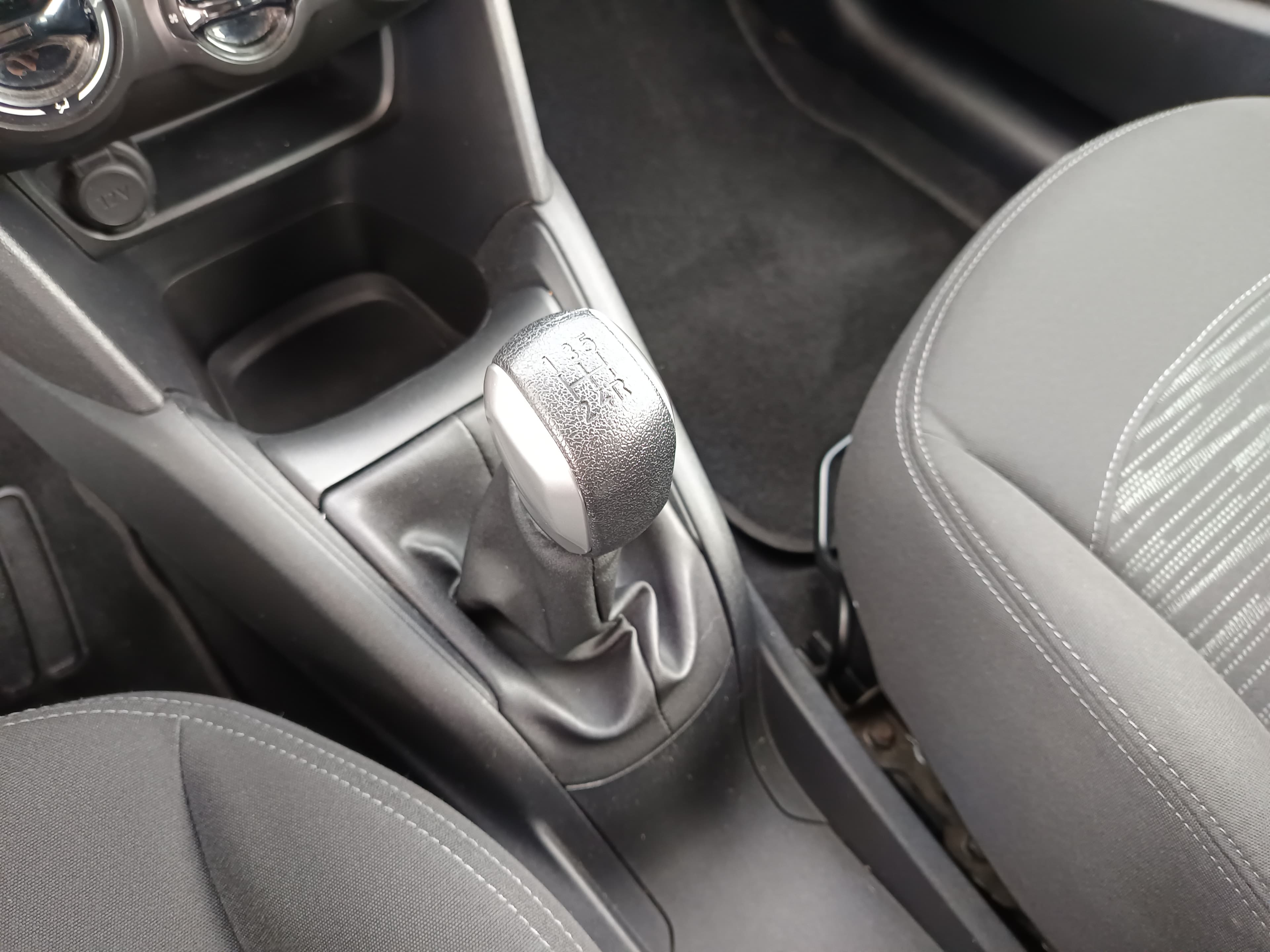 Peugeot 208 · Ano 2012 — image 31
