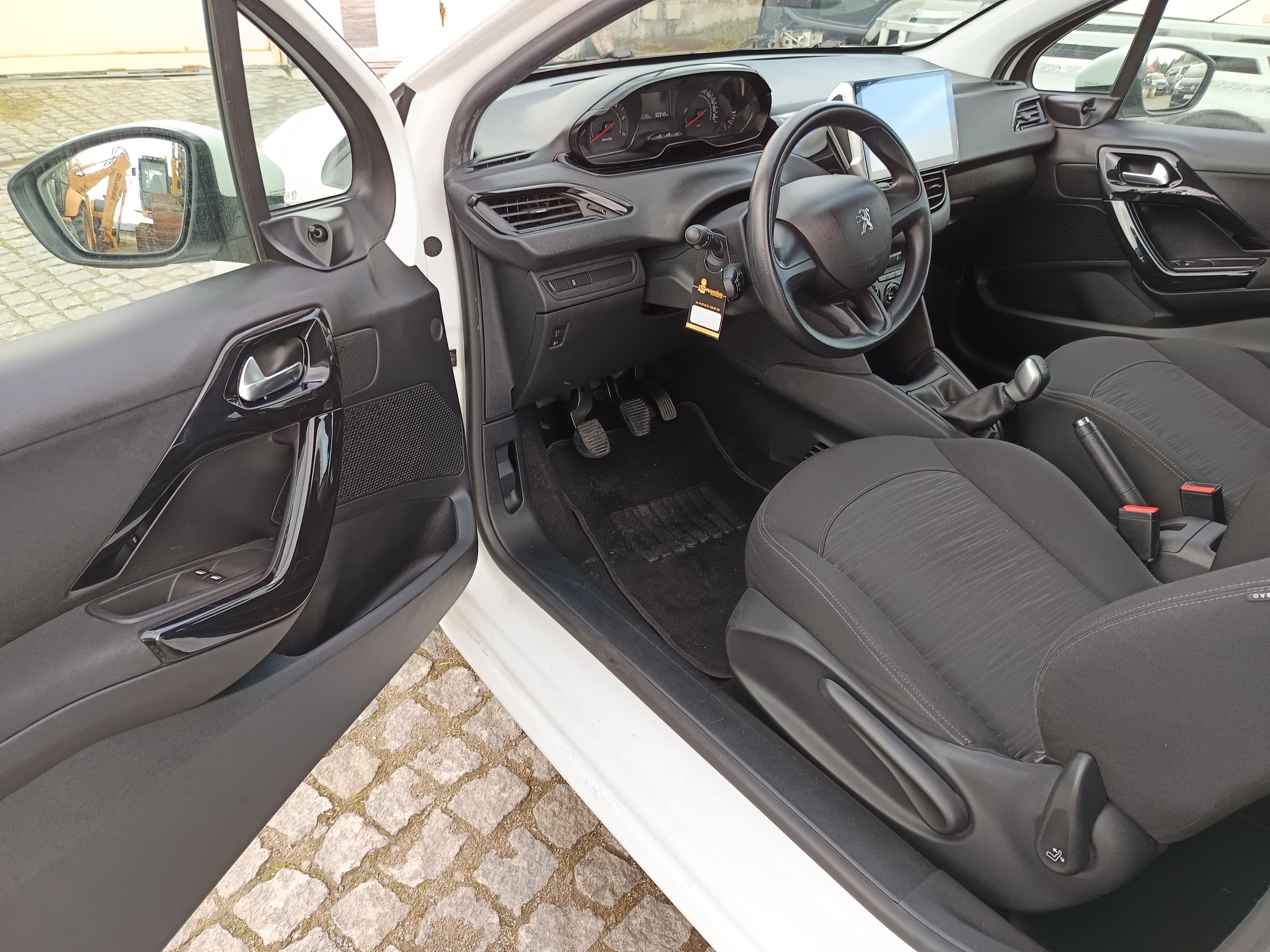 Peugeot 208 · Ano 2012 — image 19
