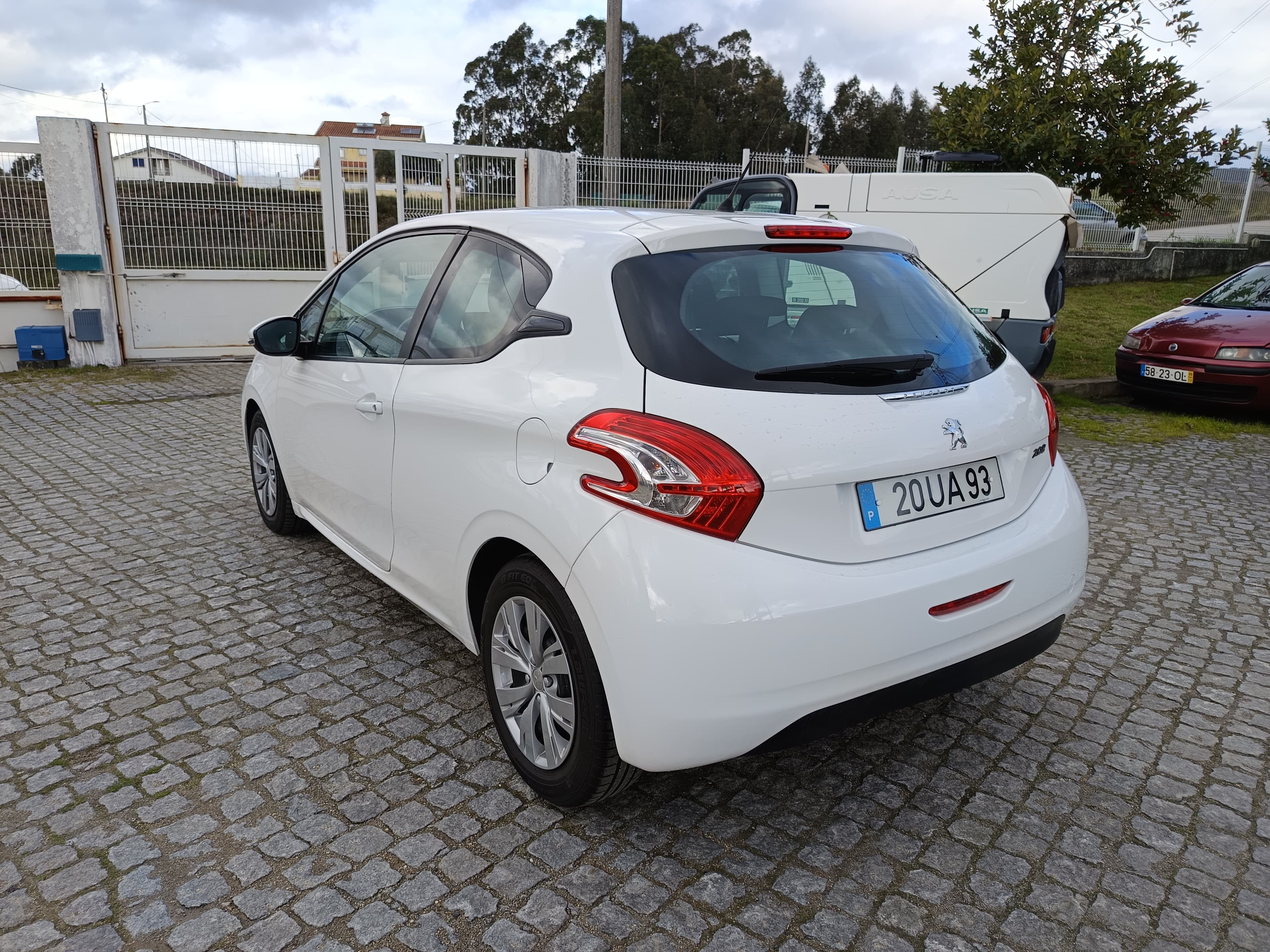 Peugeot 208 · Ano 2012 — image 6