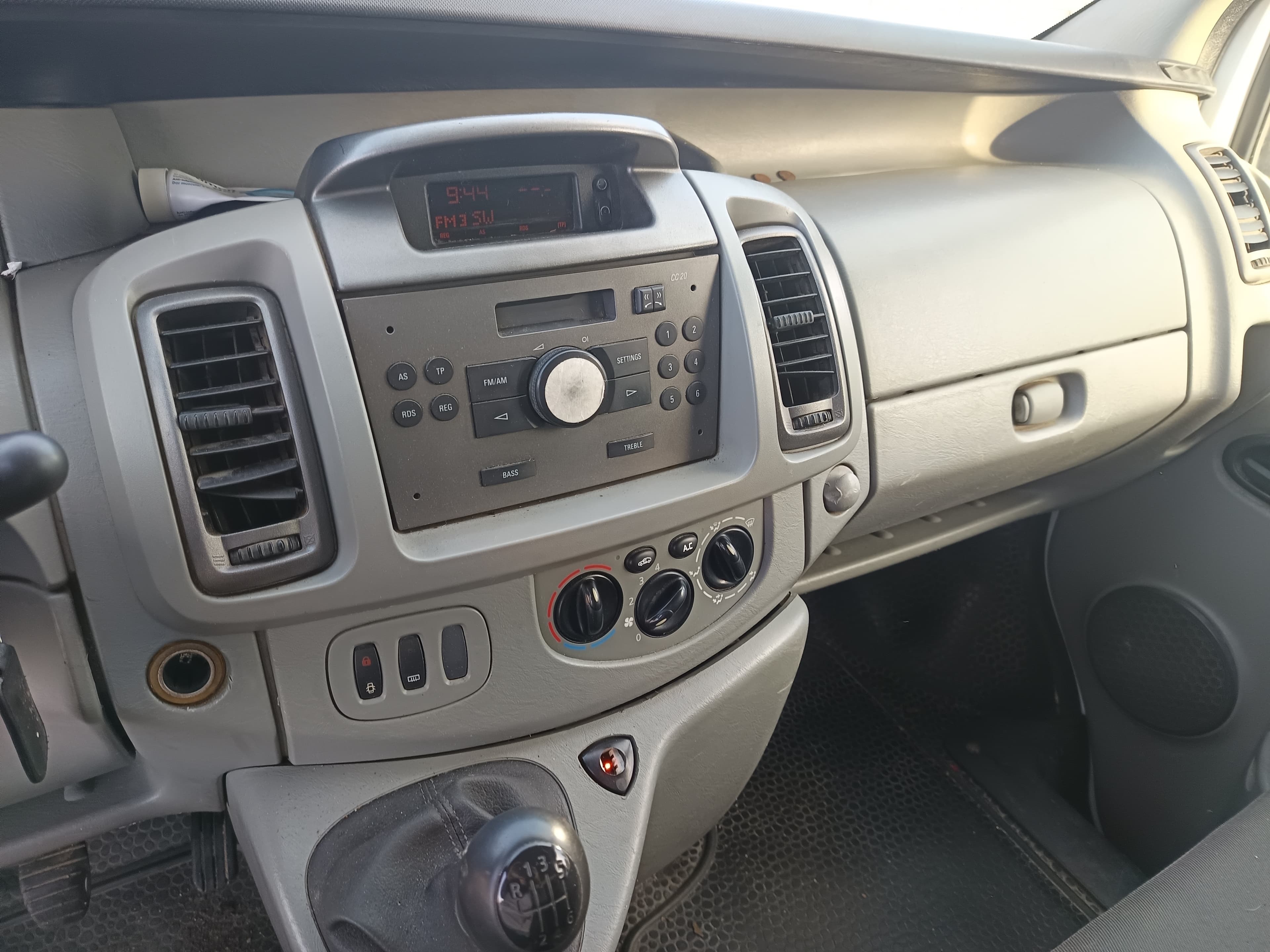 Opel Vivaro · Ano 2009 — imagen 32