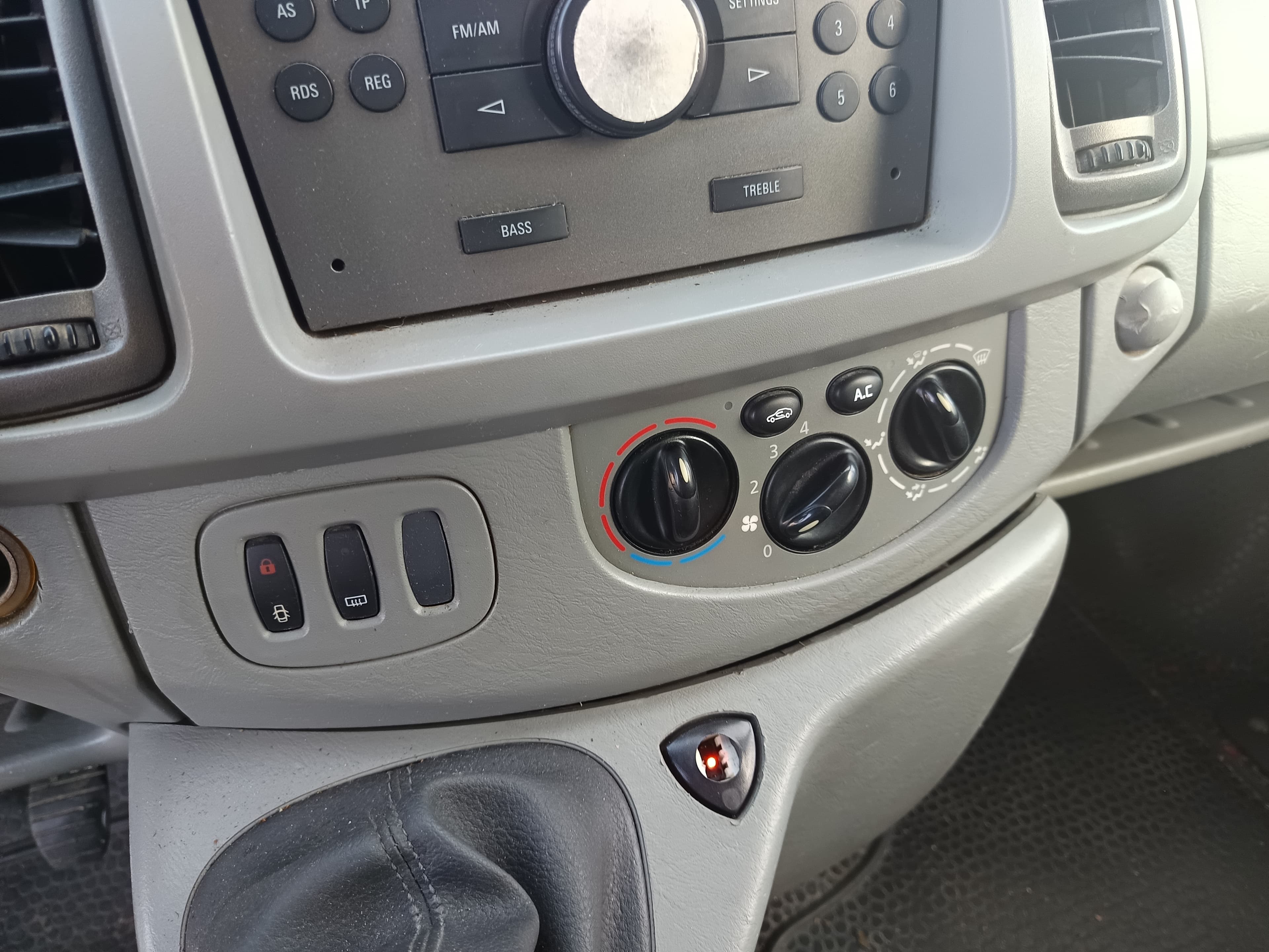 Opel Vivaro · Ano 2009 — imagen 34