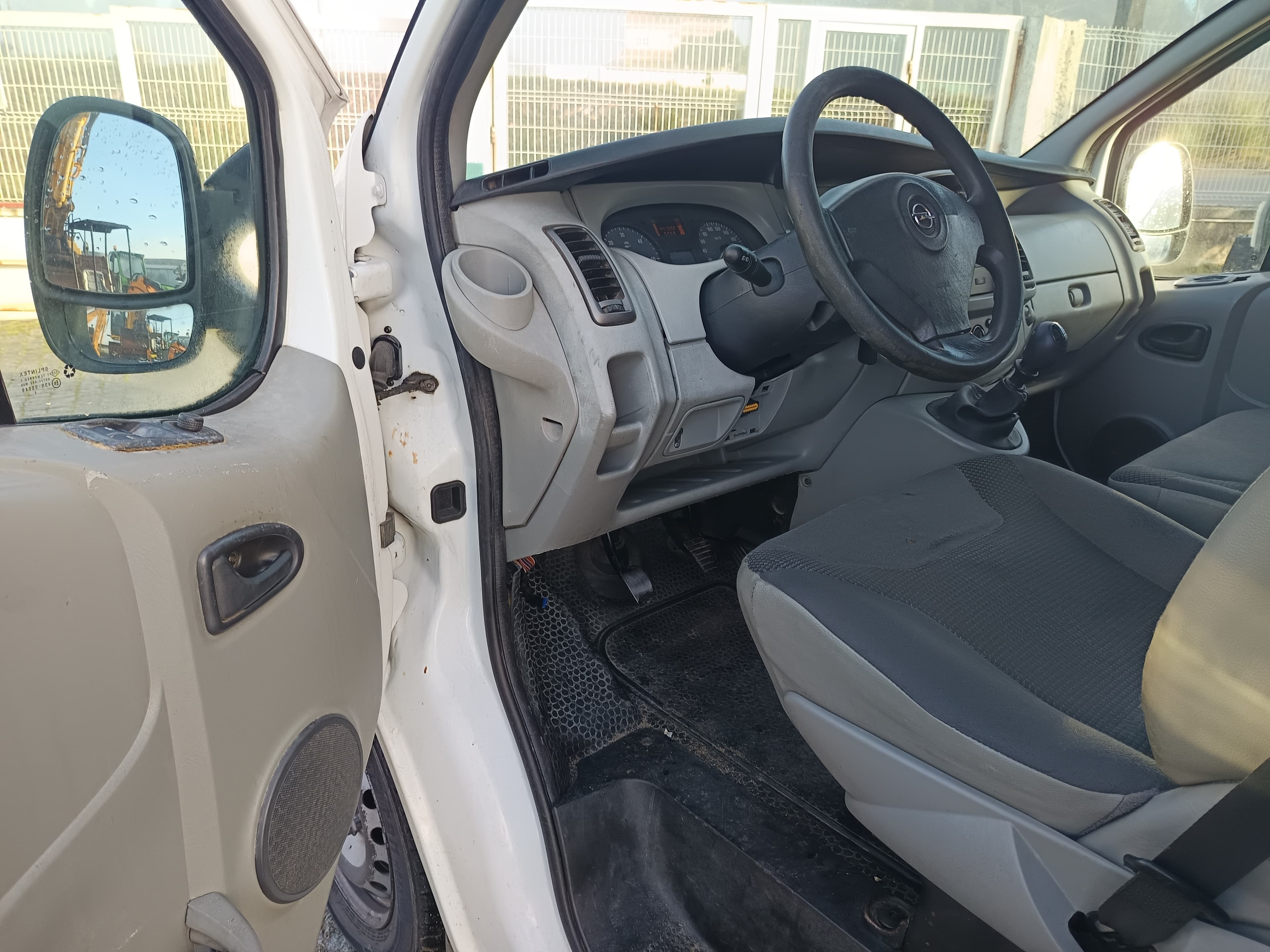 Opel Vivaro · Ano 2009 — imagen 27