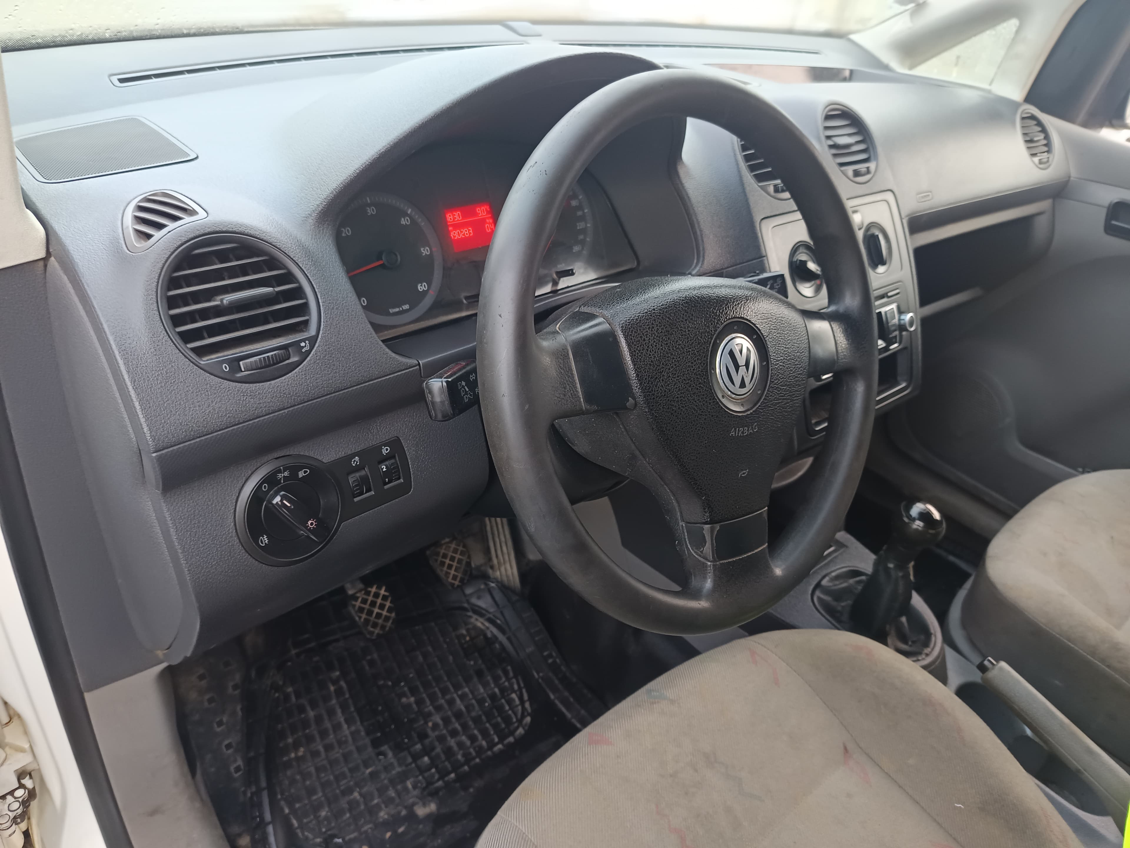 Volkswagen Caddy · Ano 2009 — imagen 23