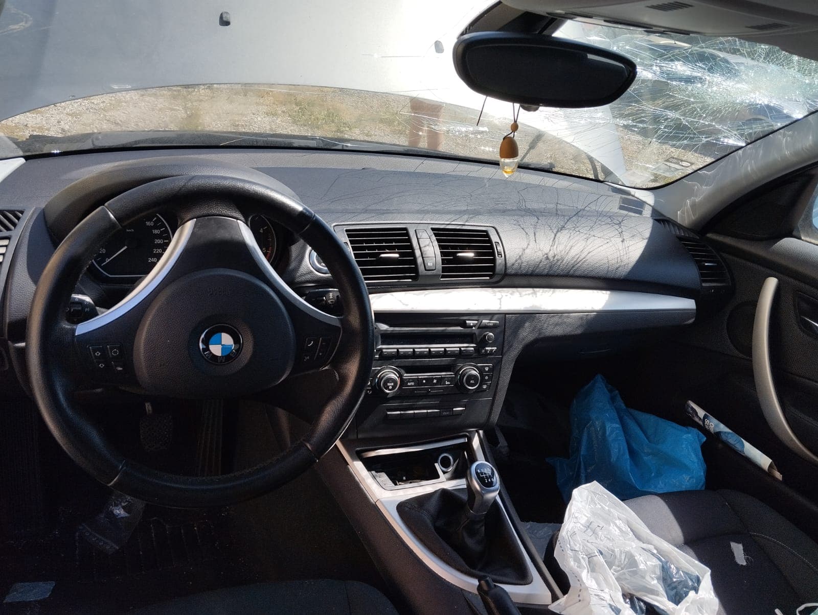 BMW 118d · Ano 2011 — imagen 10