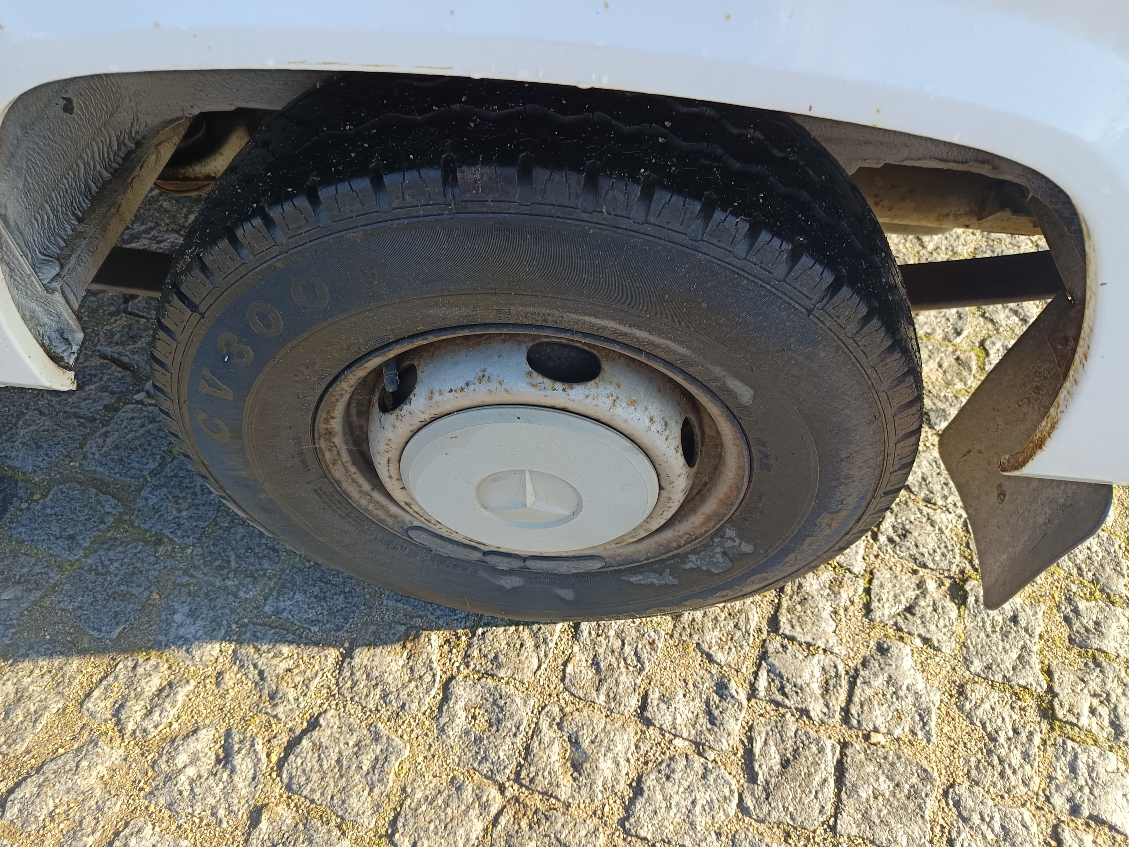 Mercedes-Benz 100D · Ano 1994 — imagen 9