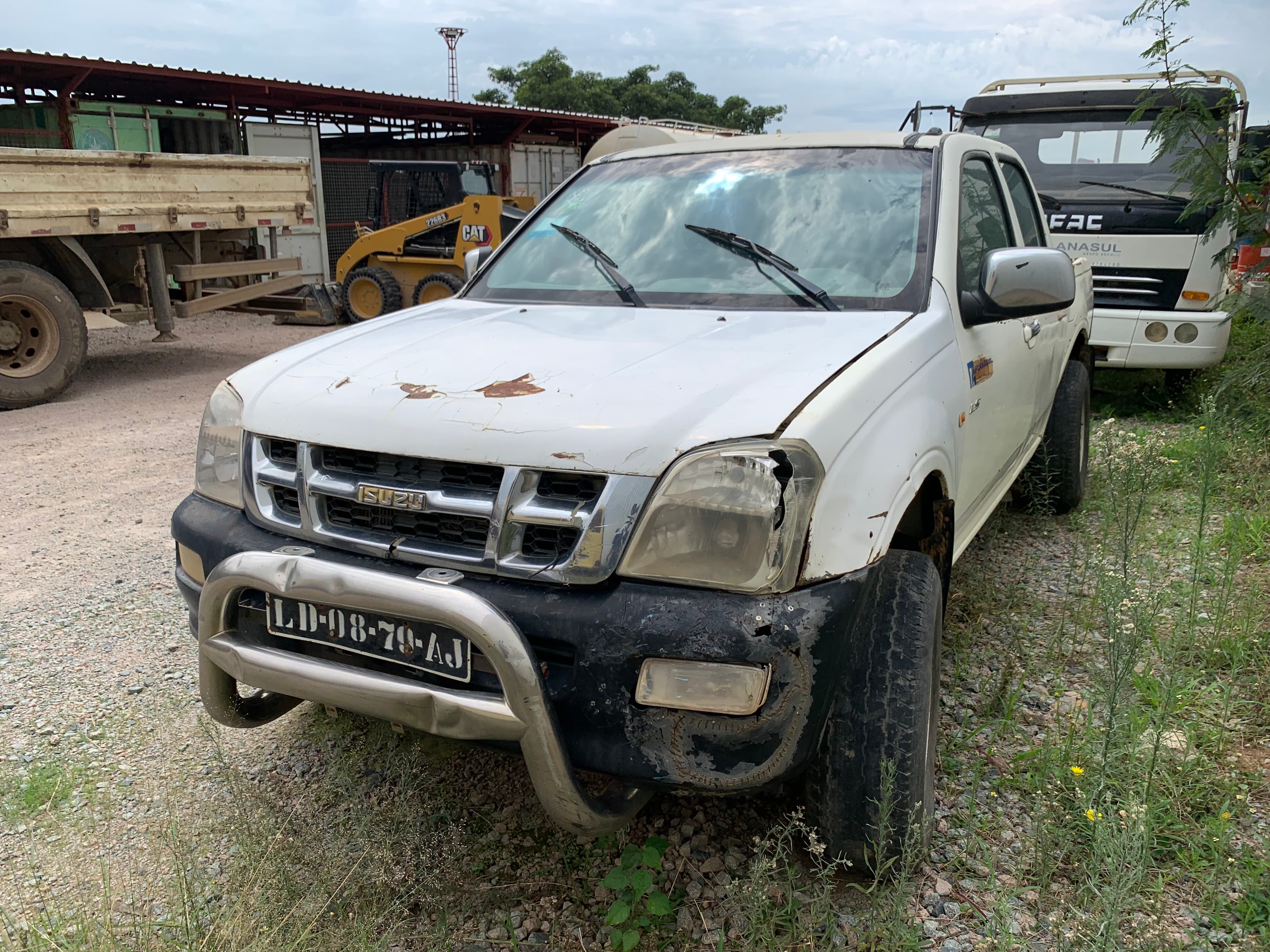 Ligeiro de Passageiro ISUZU — imagen 1