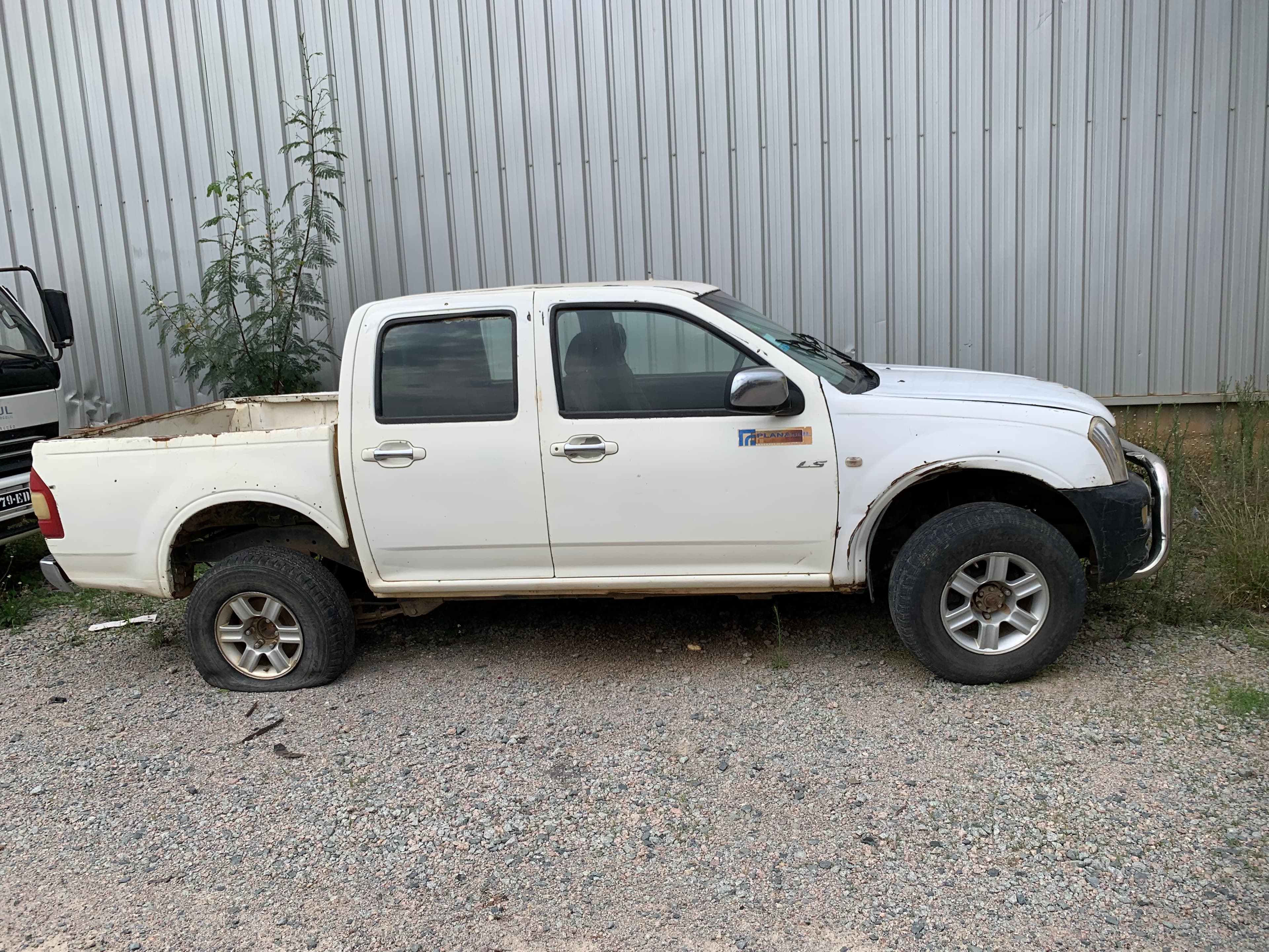 Ligeiro de Passageiro ISUZU — imagen 2