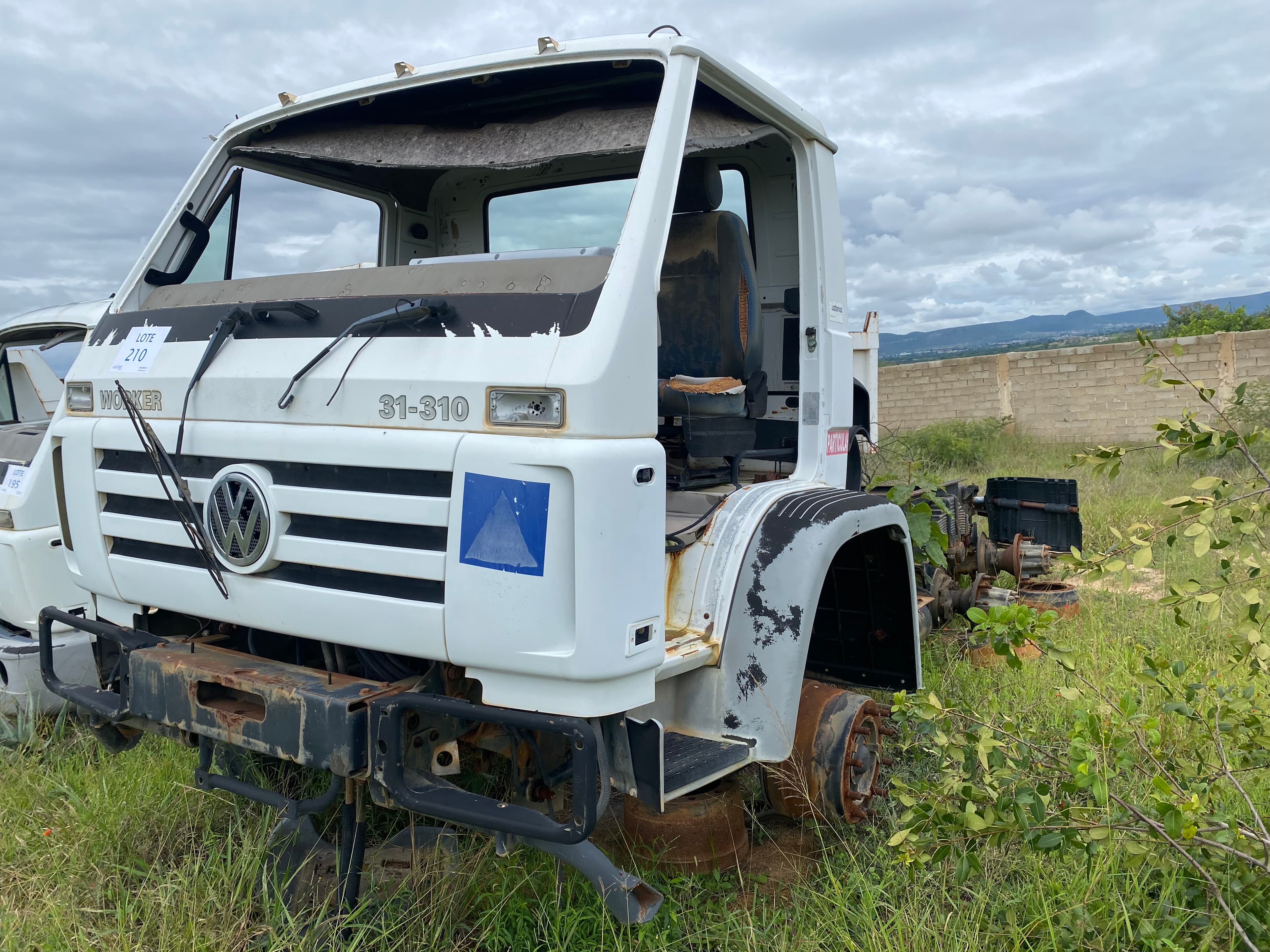 Camião Trator (Cavalo Mecânico)  VOLKSWAGEN 31-310 (4) — imagen 2