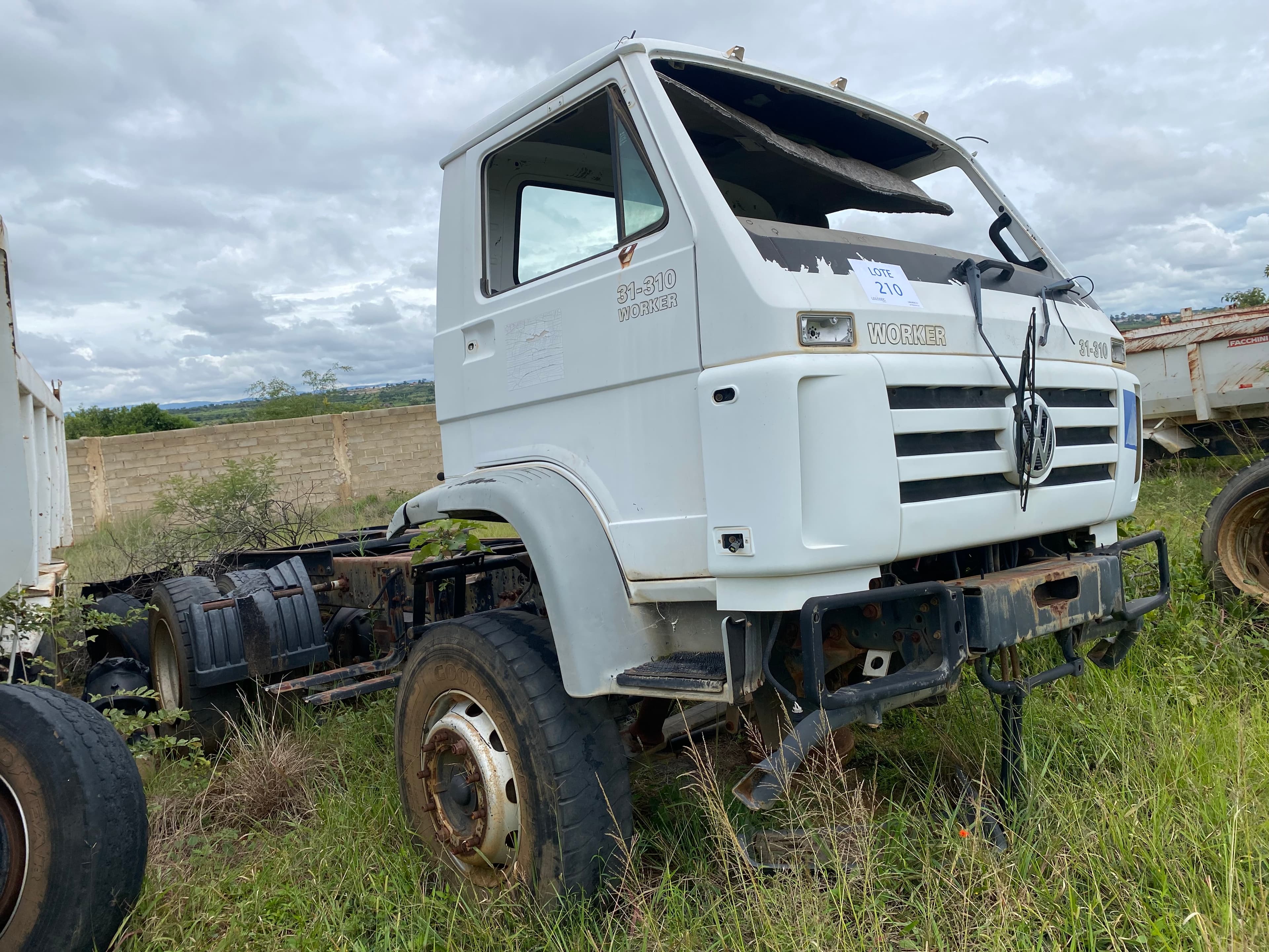 Camião Trator (Cavalo Mecânico)  VOLKSWAGEN 31-310 (4) — imagen 3