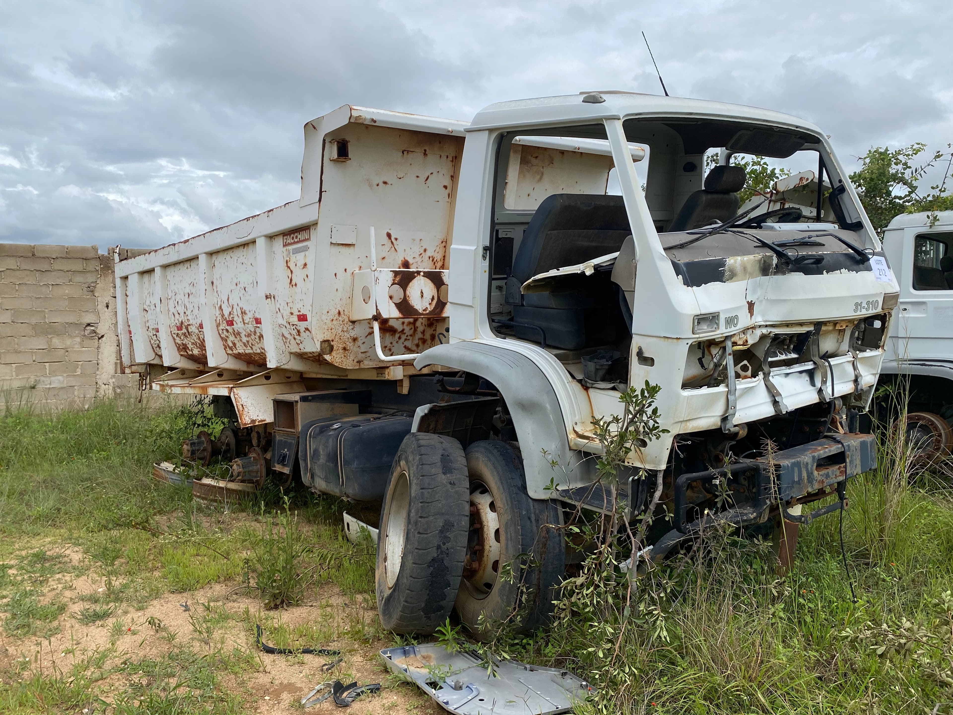 Camião Basculante VOLKSWAGEN 31-310 — imagen 2