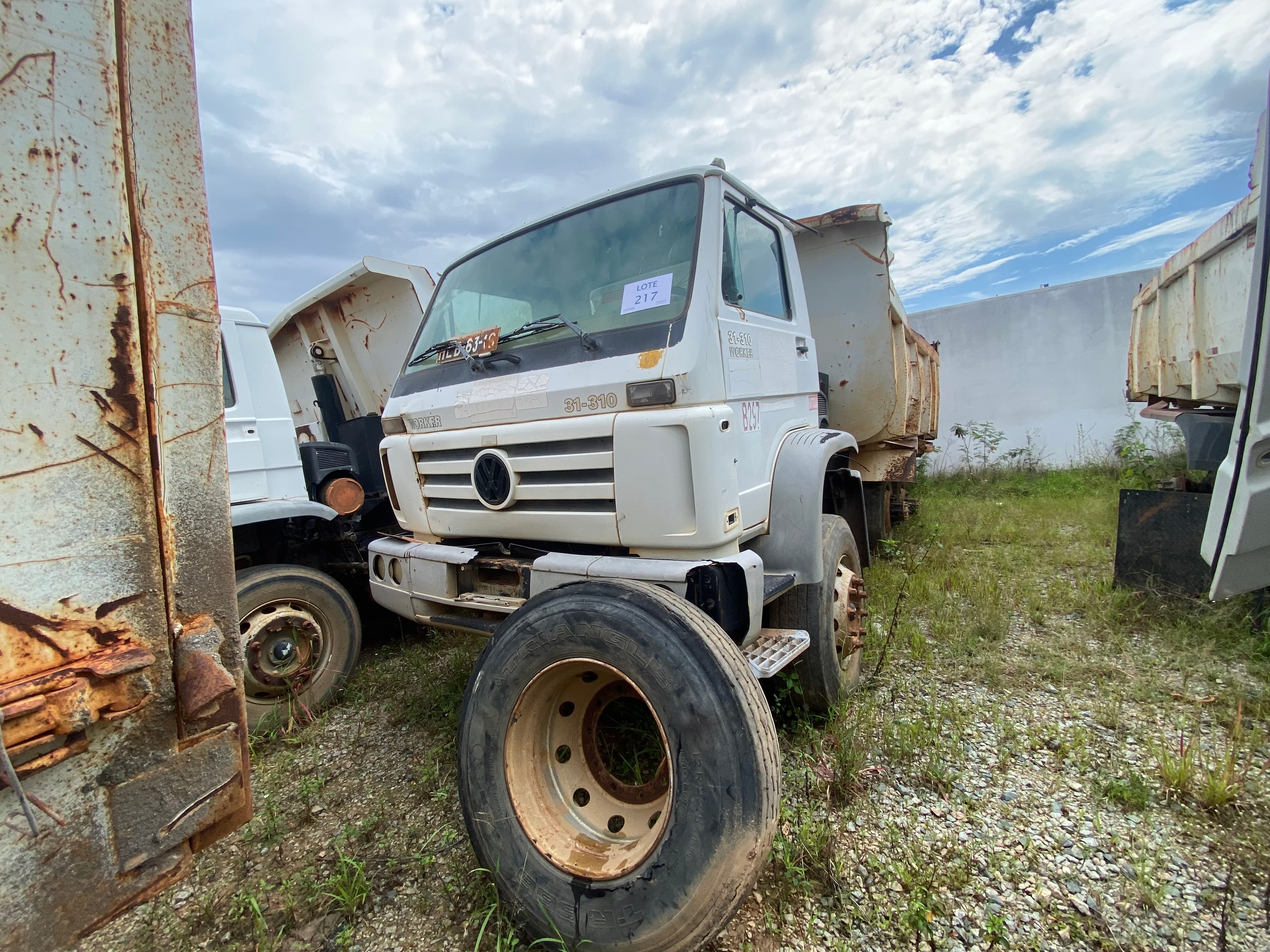 Camião Basculante VOLKSWAGEN 31-310 — imagen 1