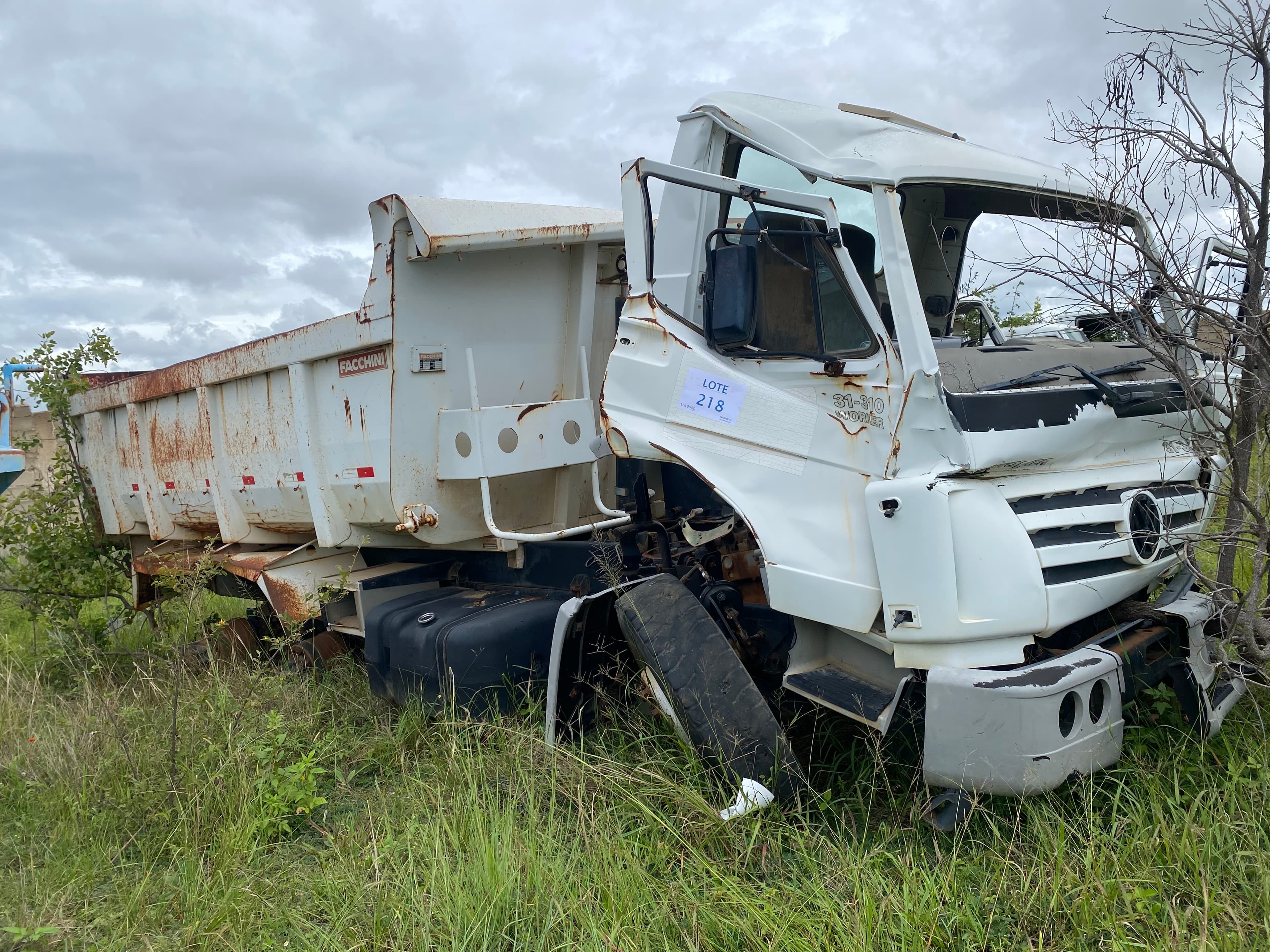 Tipper Truck VOLKSWAGEN 31-310 — image 1