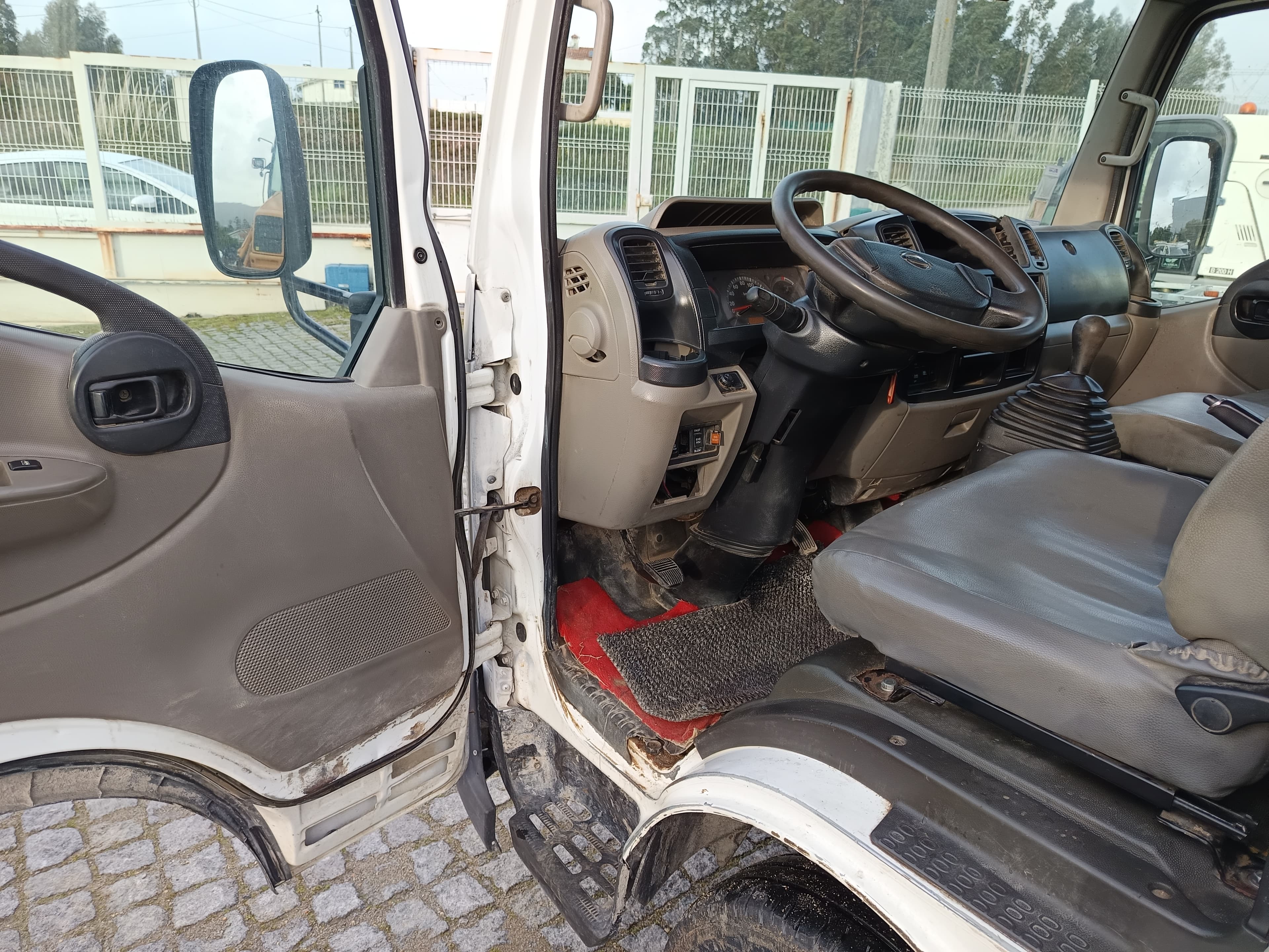 Nissan Cabstar · Ano 2010 · 6 Lugares — imagen 22