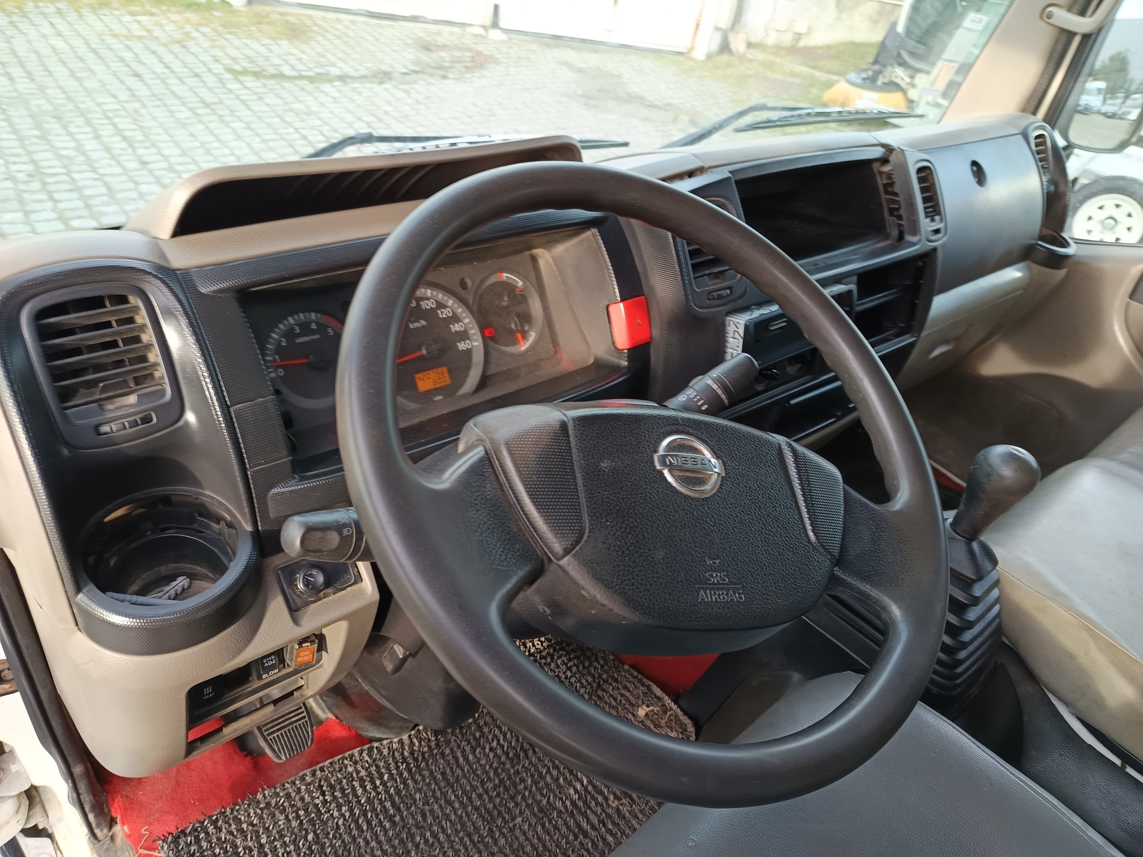 Nissan Cabstar · Ano 2010 · 6 Lugares — imagen 27