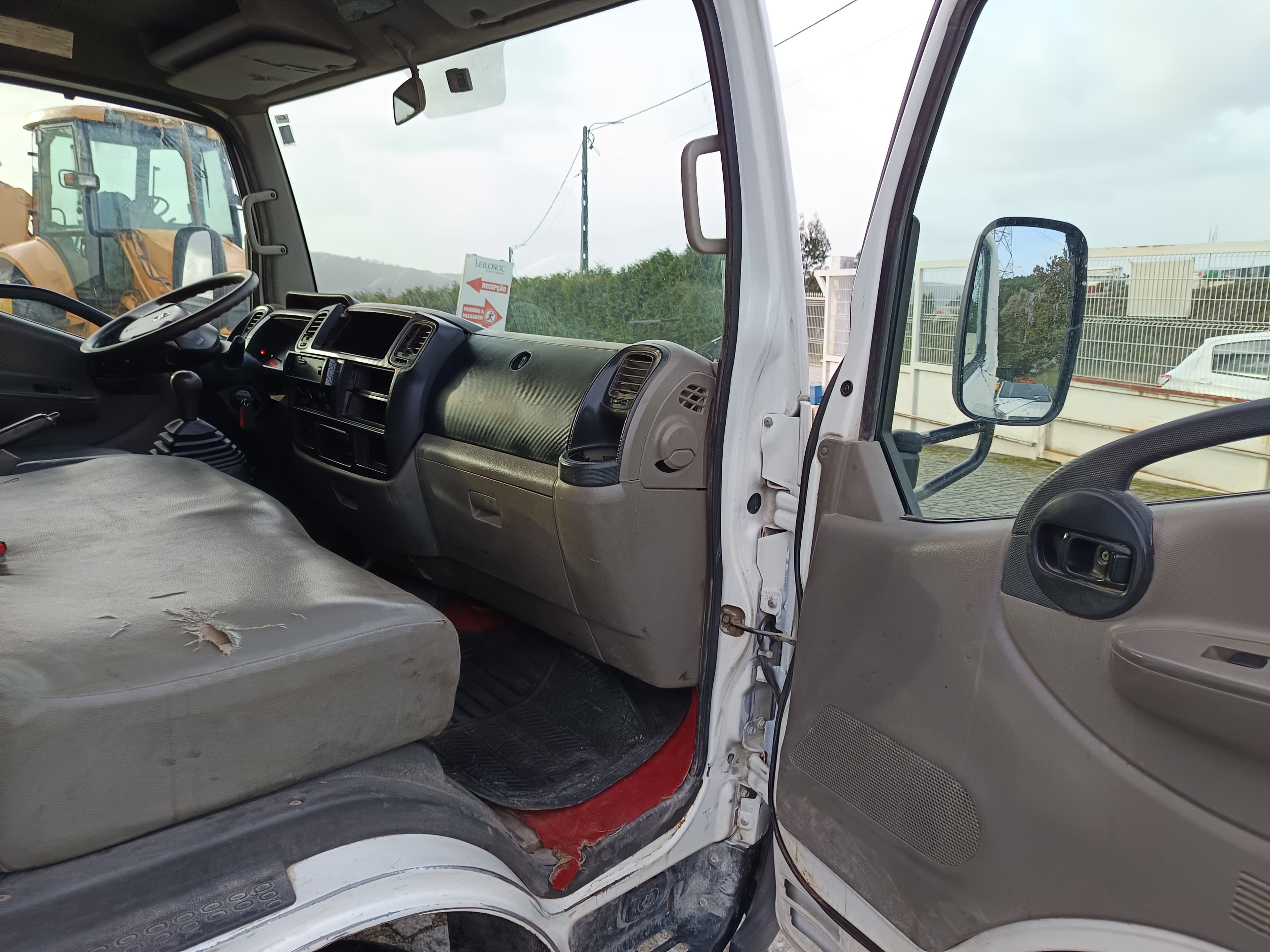 Nissan Cabstar · Ano 2010 · 6 Lugares — imagen 17