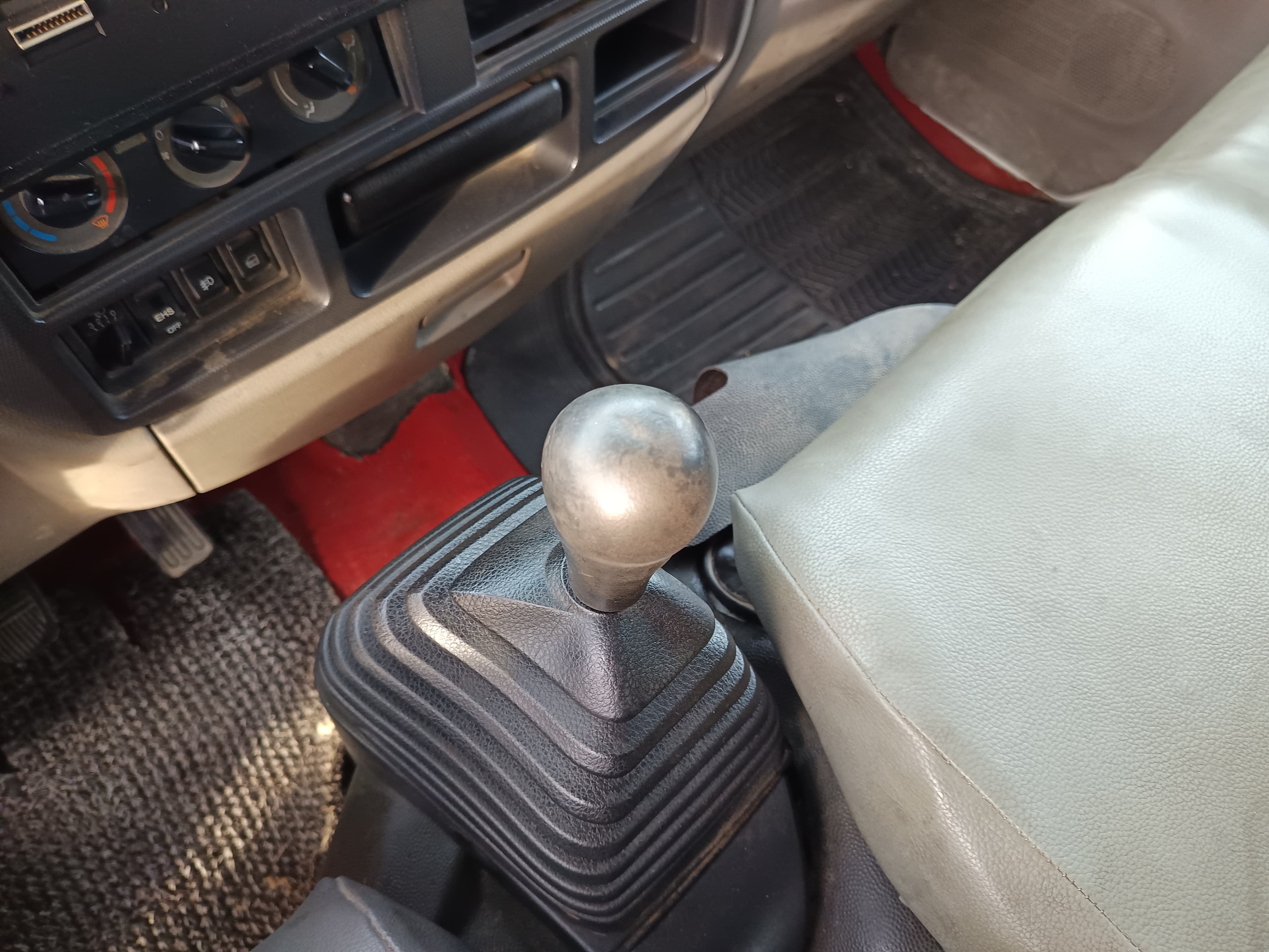 Nissan Cabstar · Ano 2010 · 6 Lugares — imagen 30