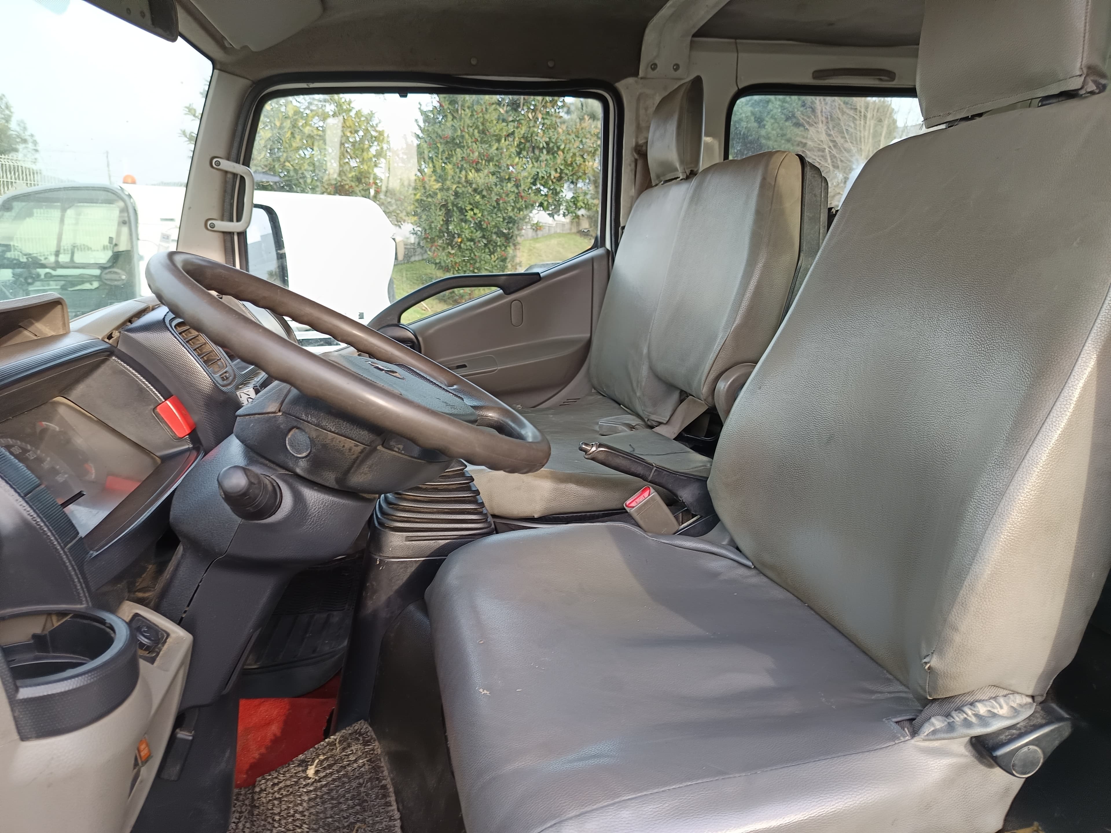 Nissan Cabstar · Ano 2010 · 6 Lugares — imagen 25