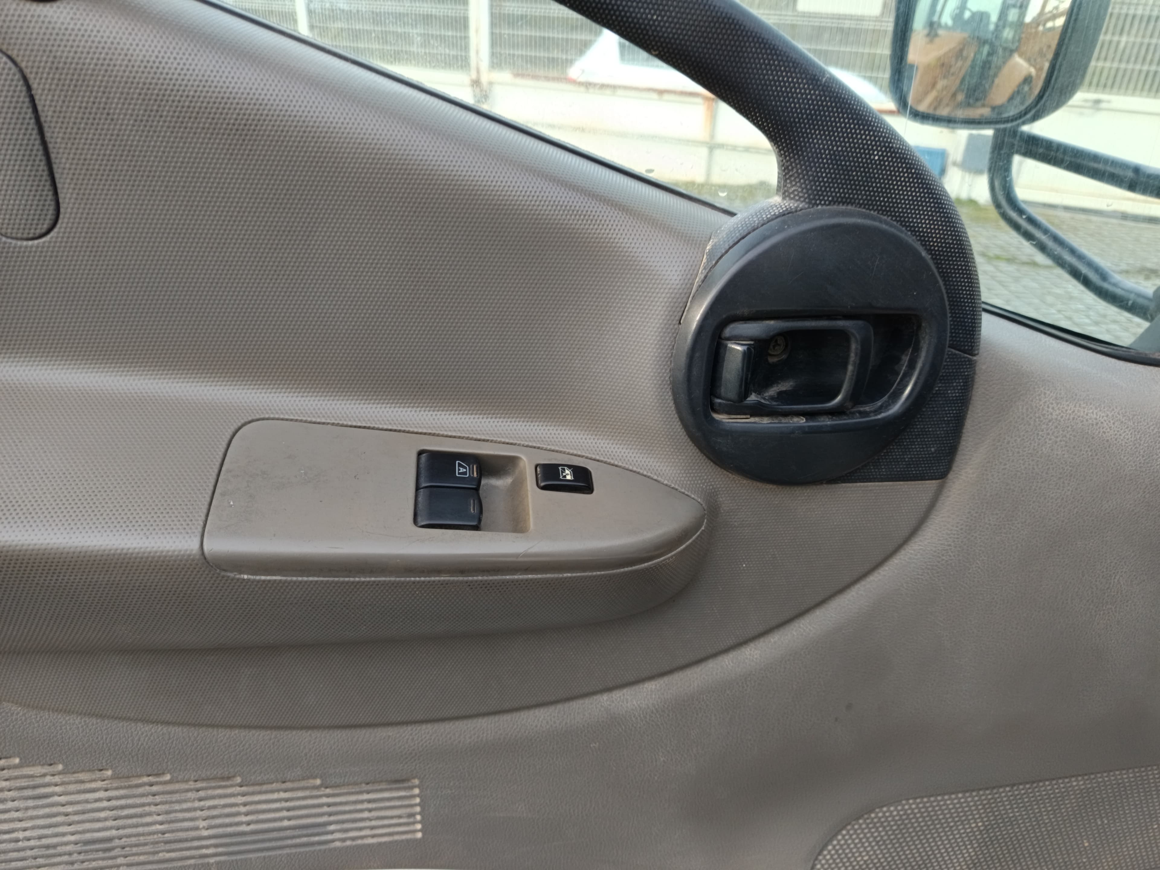 Nissan Cabstar · Ano 2010 · 6 Lugares — imagen 23