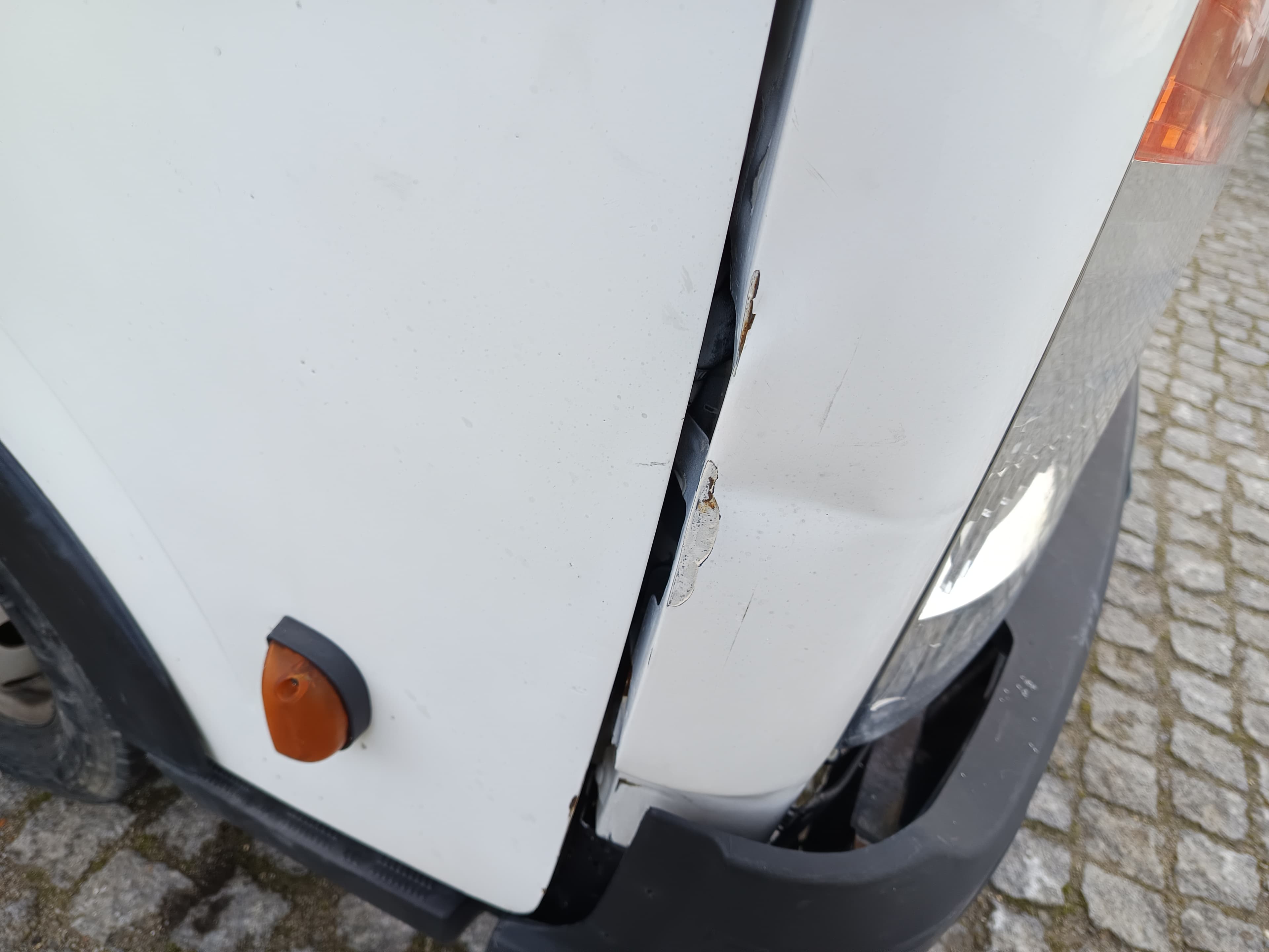 Nissan Cabstar · Ano 2010 · 6 Lugares — imagen 20