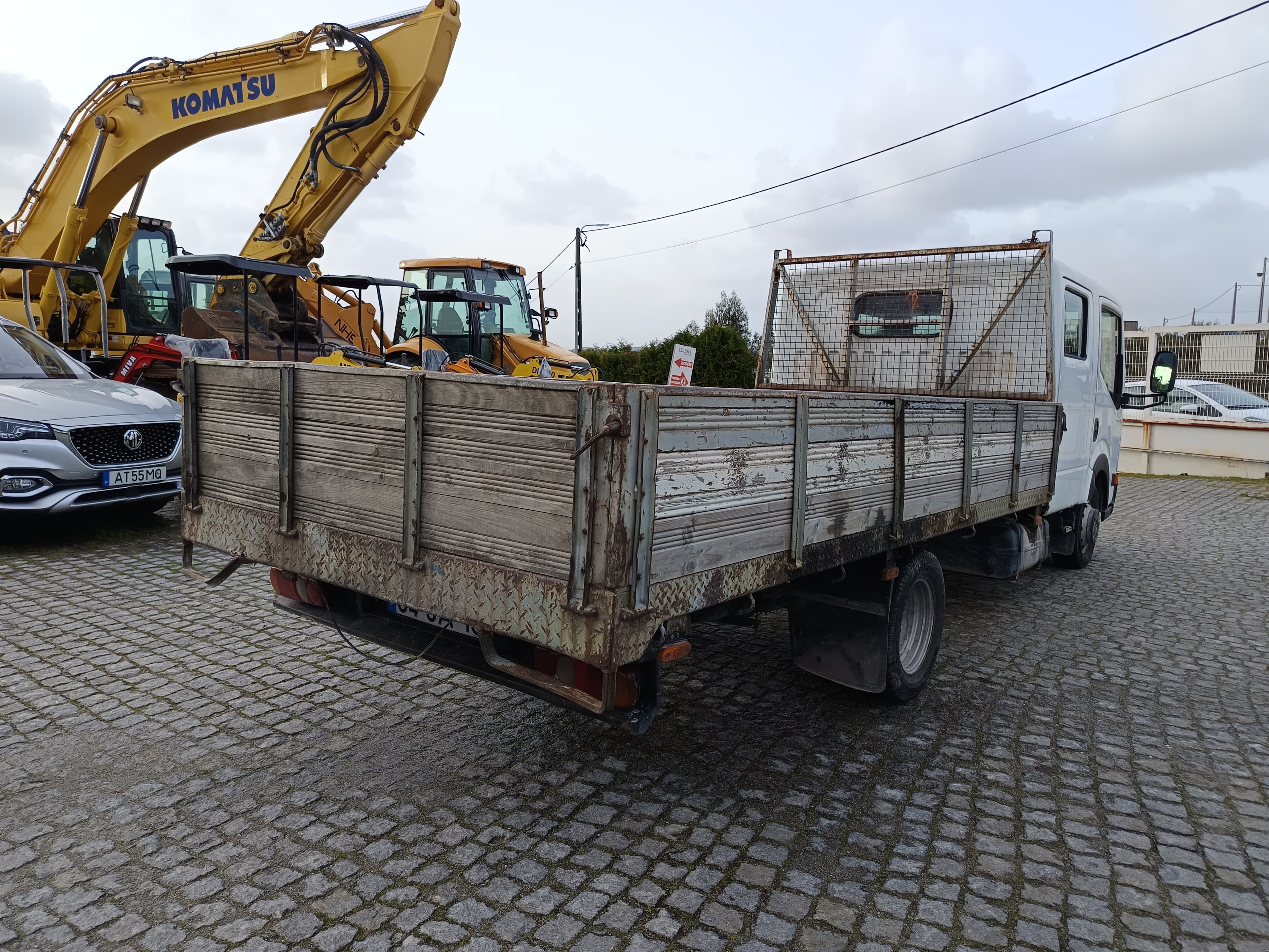 Nissan Cabstar · Ano 2010 · 6 Lugares — imagen 4