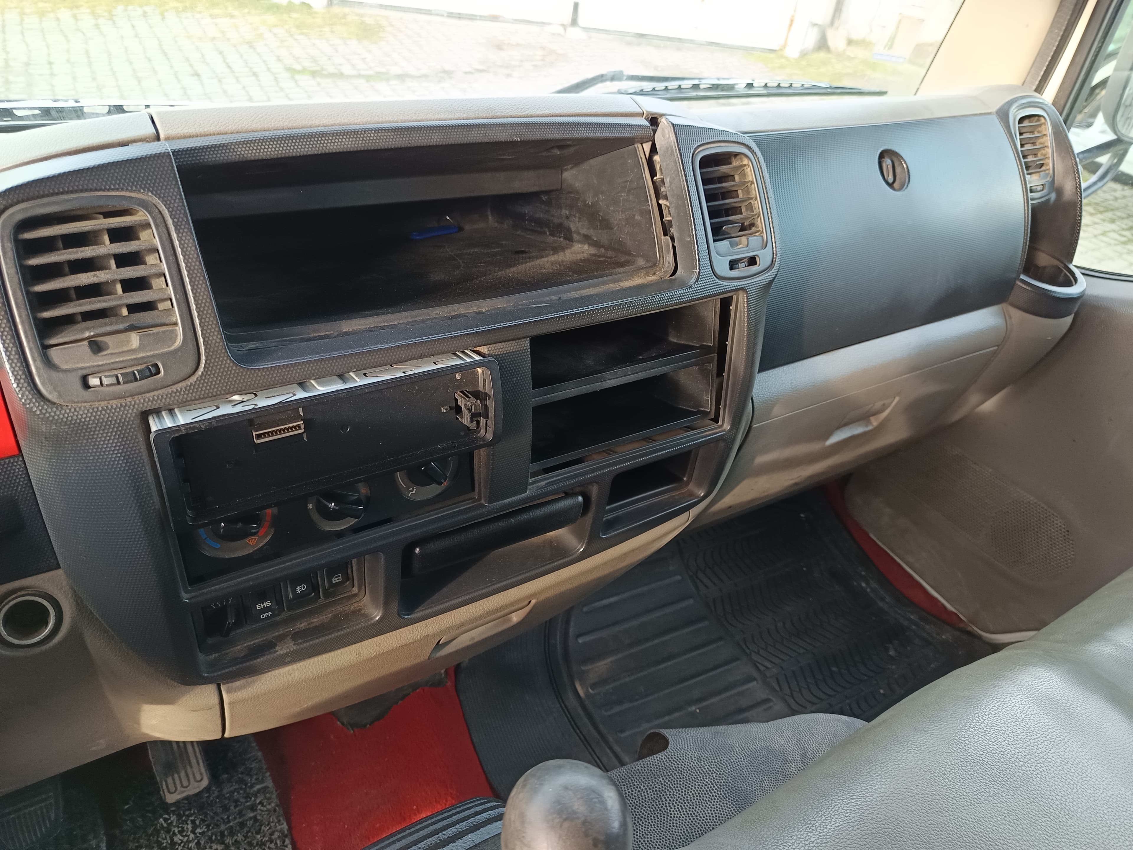 Nissan Cabstar · Ano 2010 · 6 Lugares — imagen 28