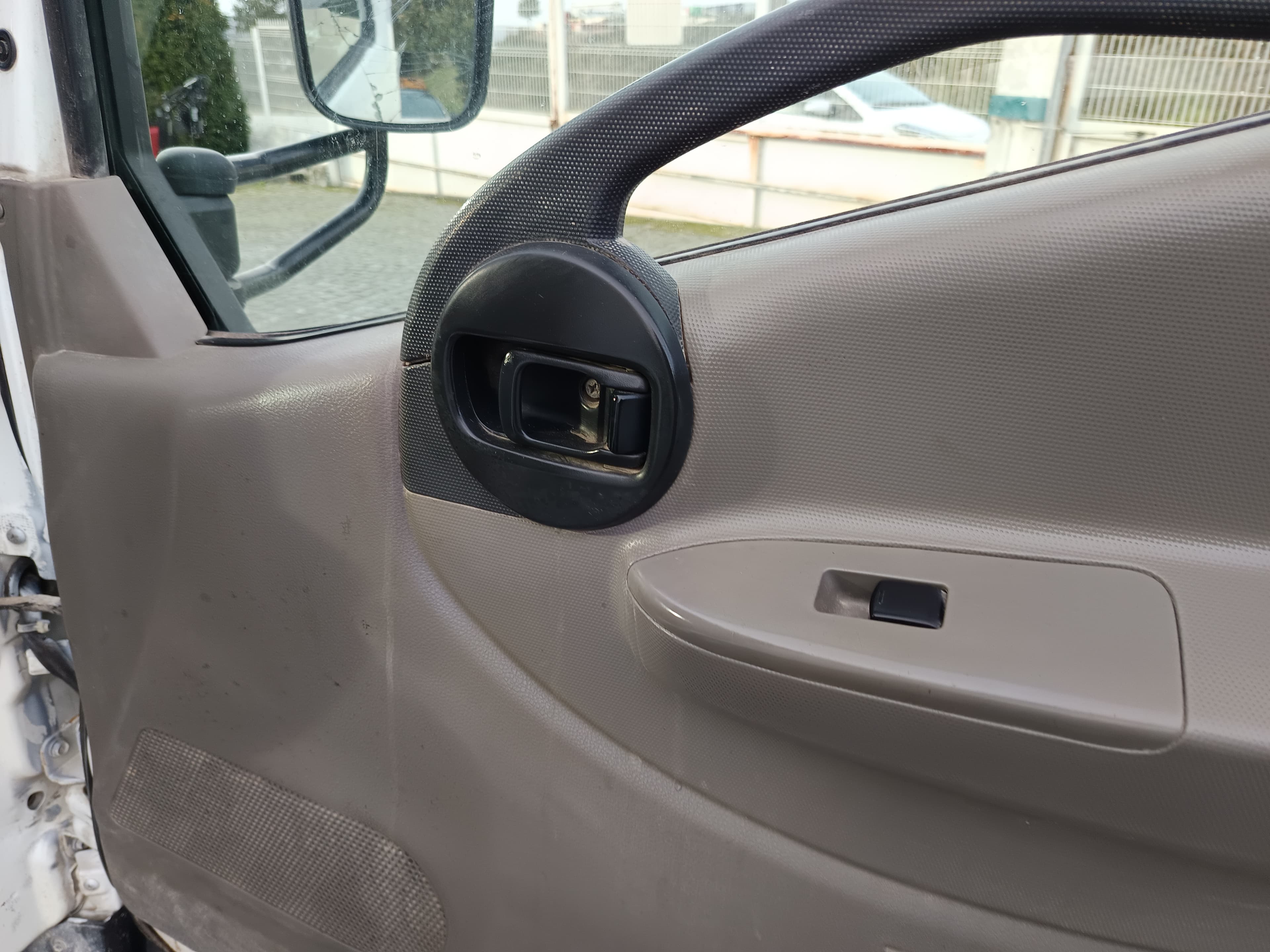 Nissan Cabstar · Ano 2010 · 6 Lugares — imagen 18