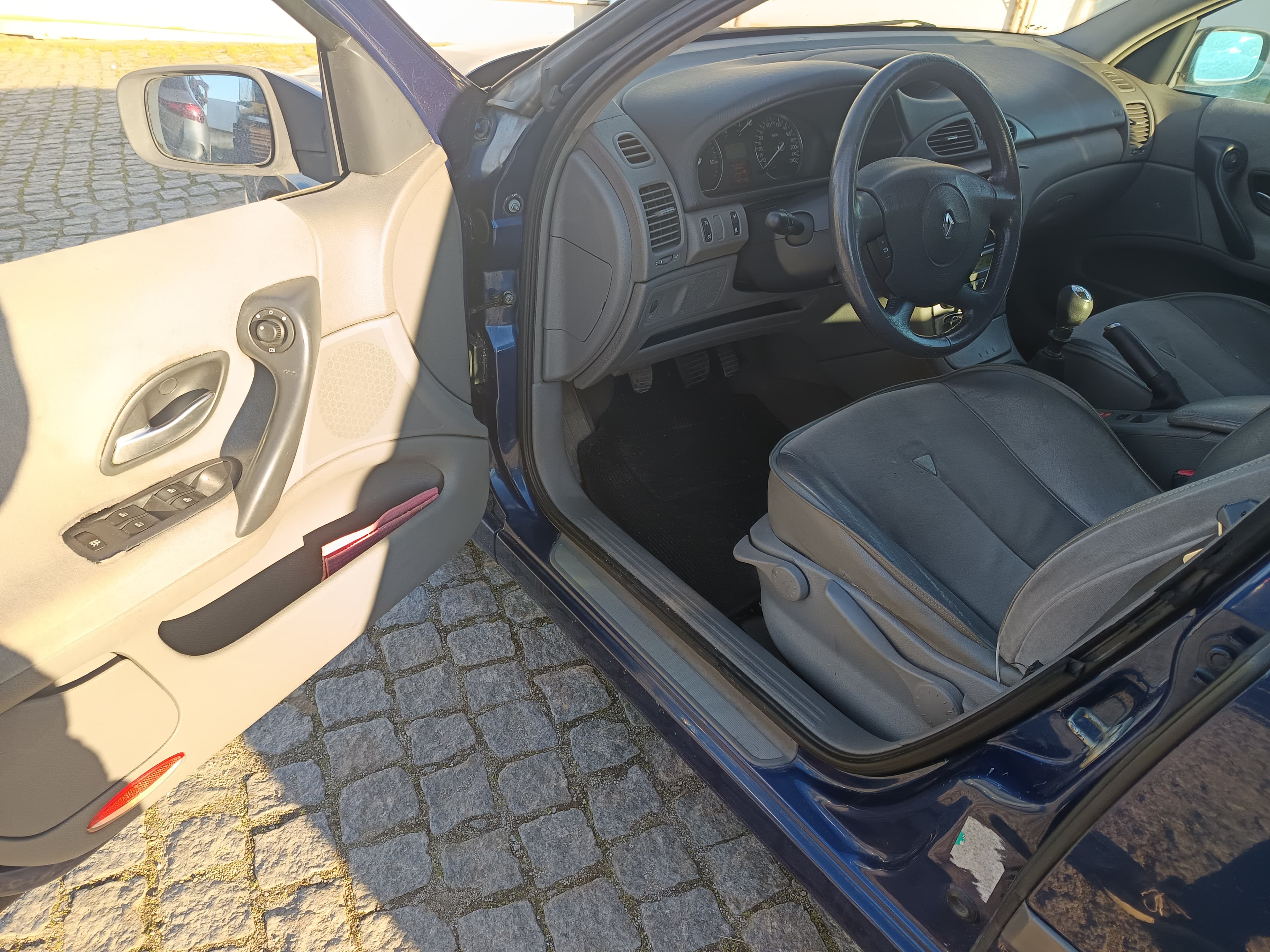 Renault Laguna · Ano 2003 — imagen 36