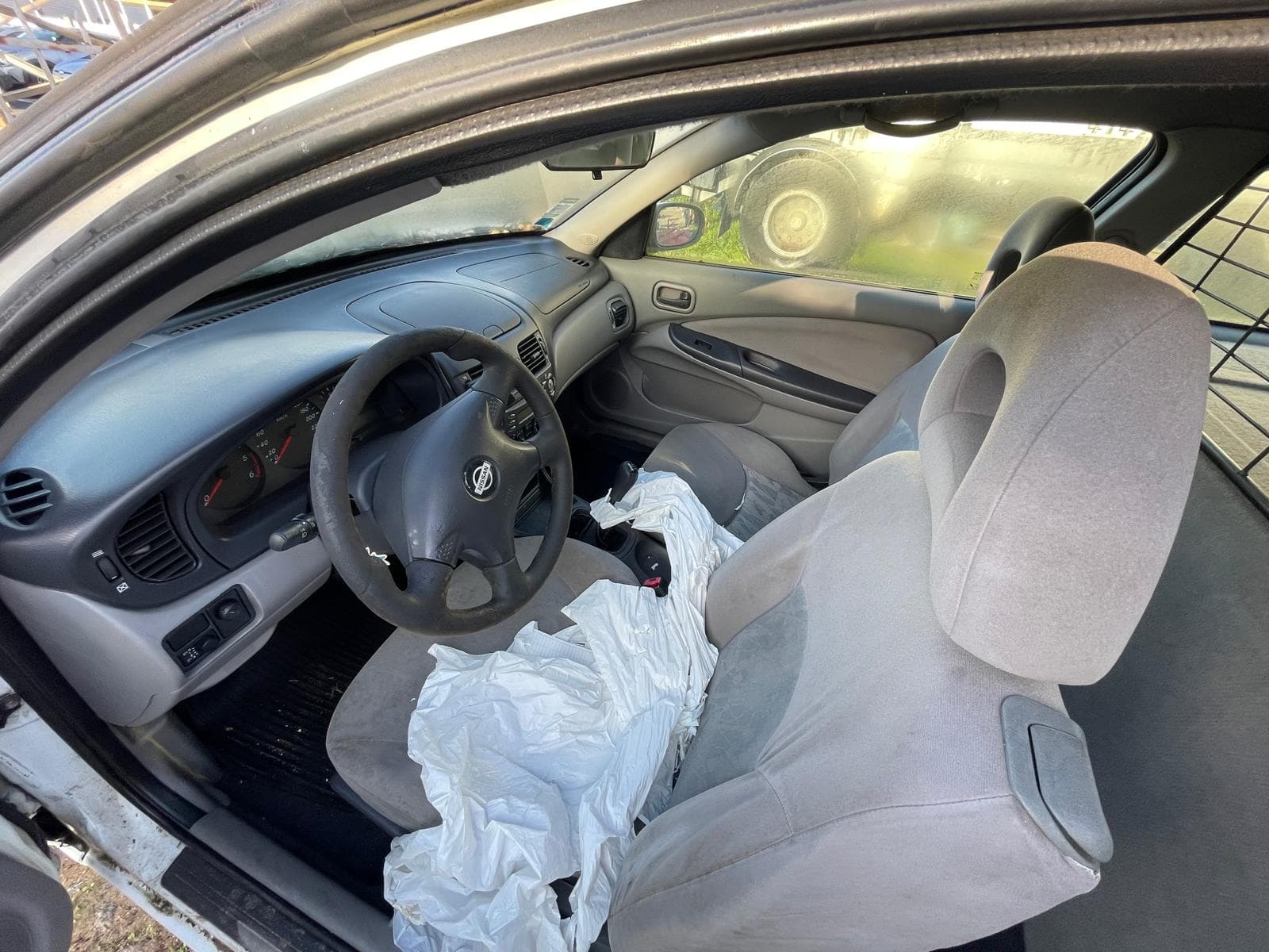Nissan Almera · Ano 2001 — imagen 3