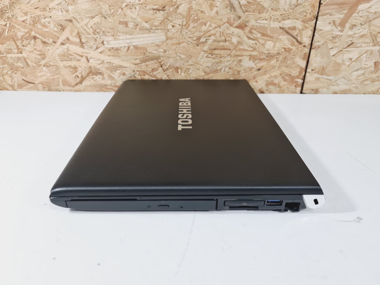 Toshiba Laptop — image 3