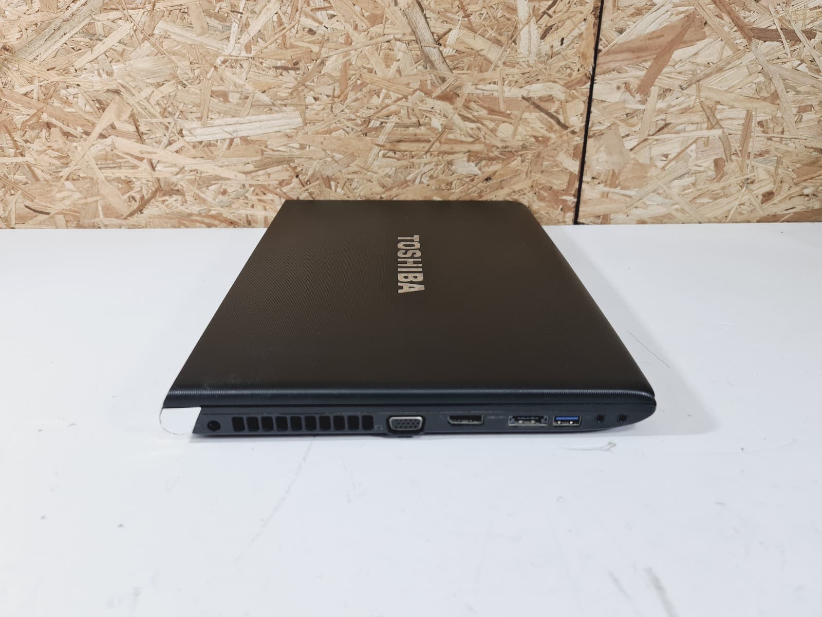 Toshiba Laptop — image 2