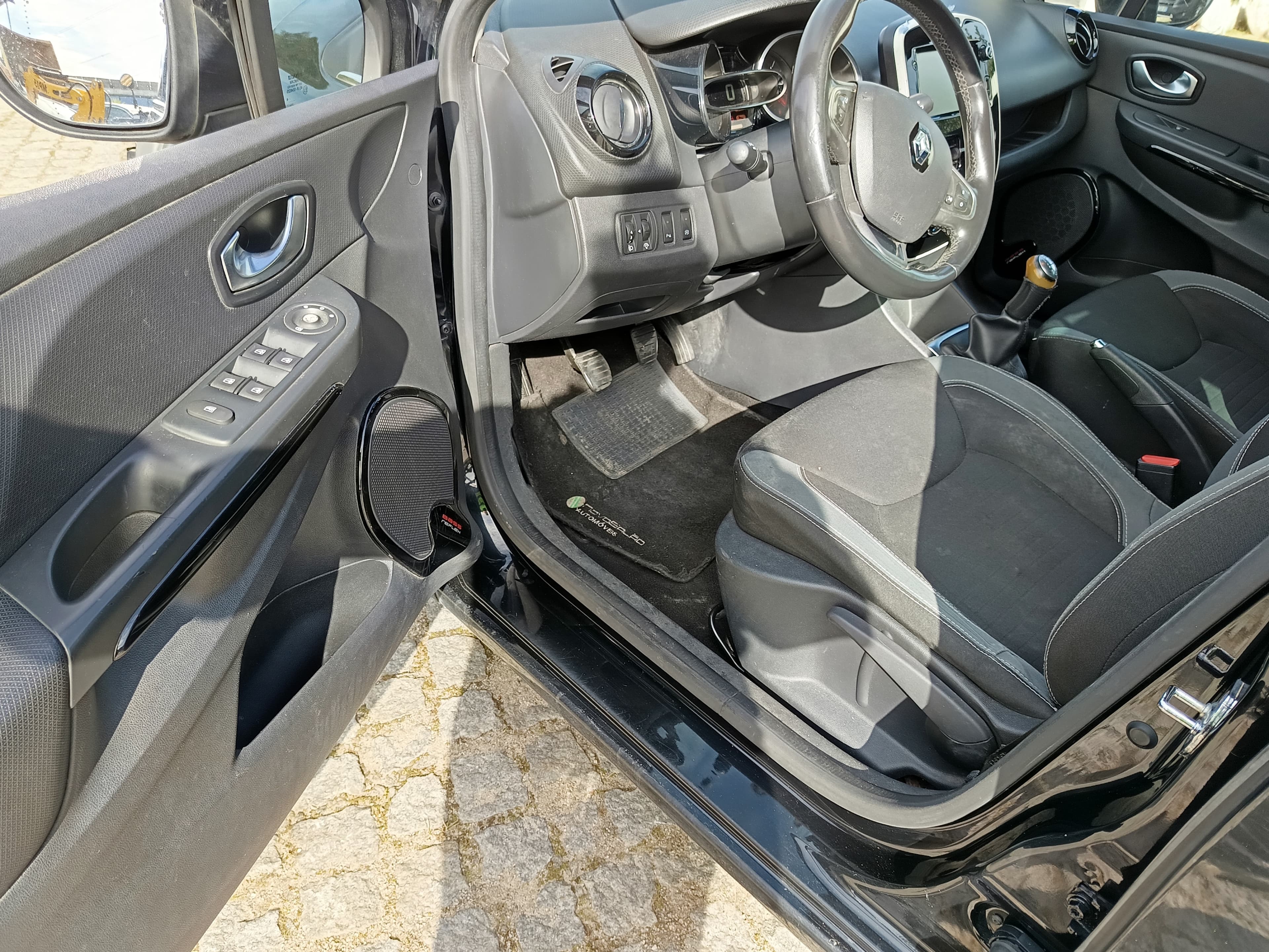 Renault Clio · Ano 2016 — imagen 26