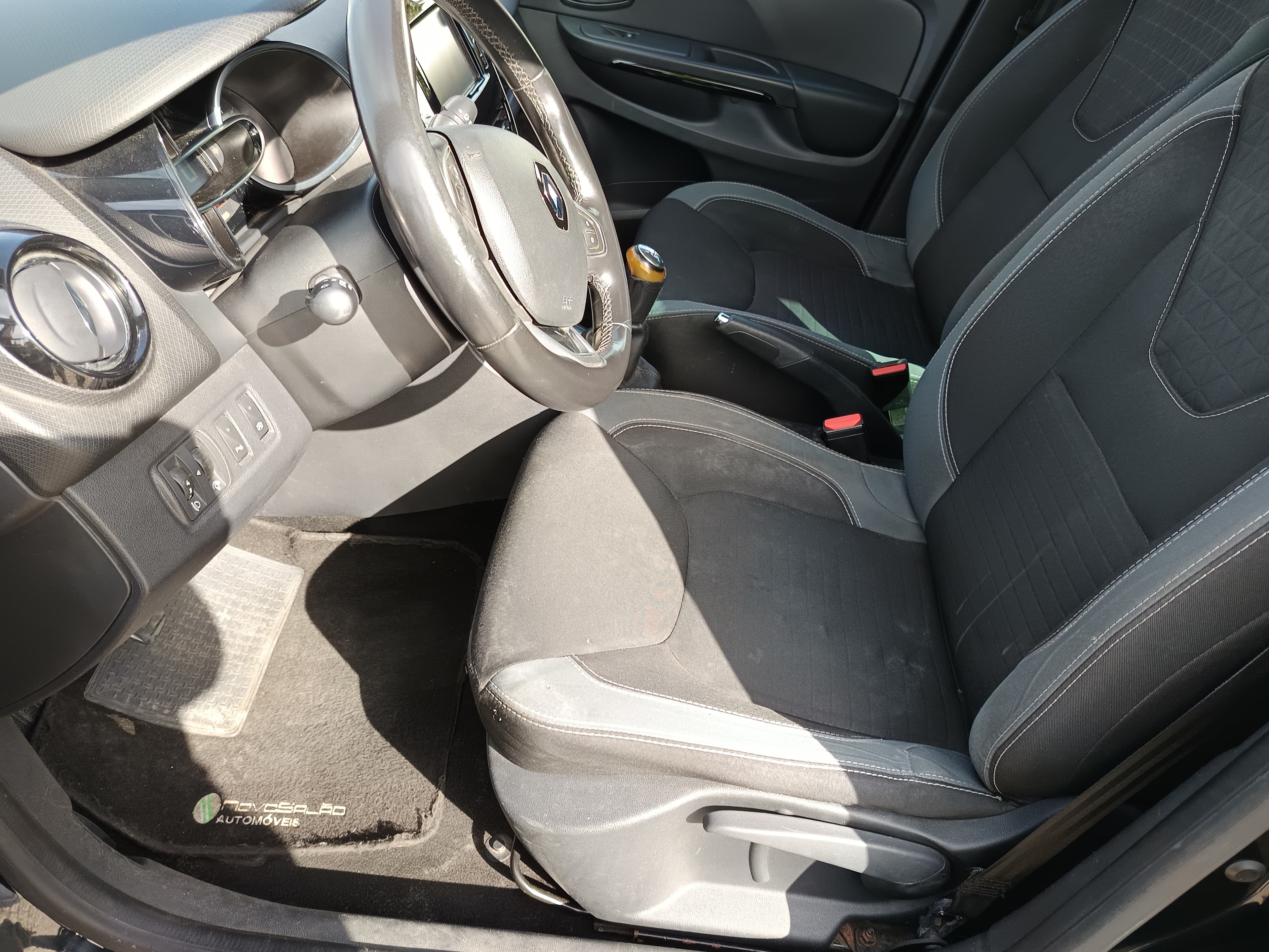Renault Clio · Ano 2016 — imagen 28