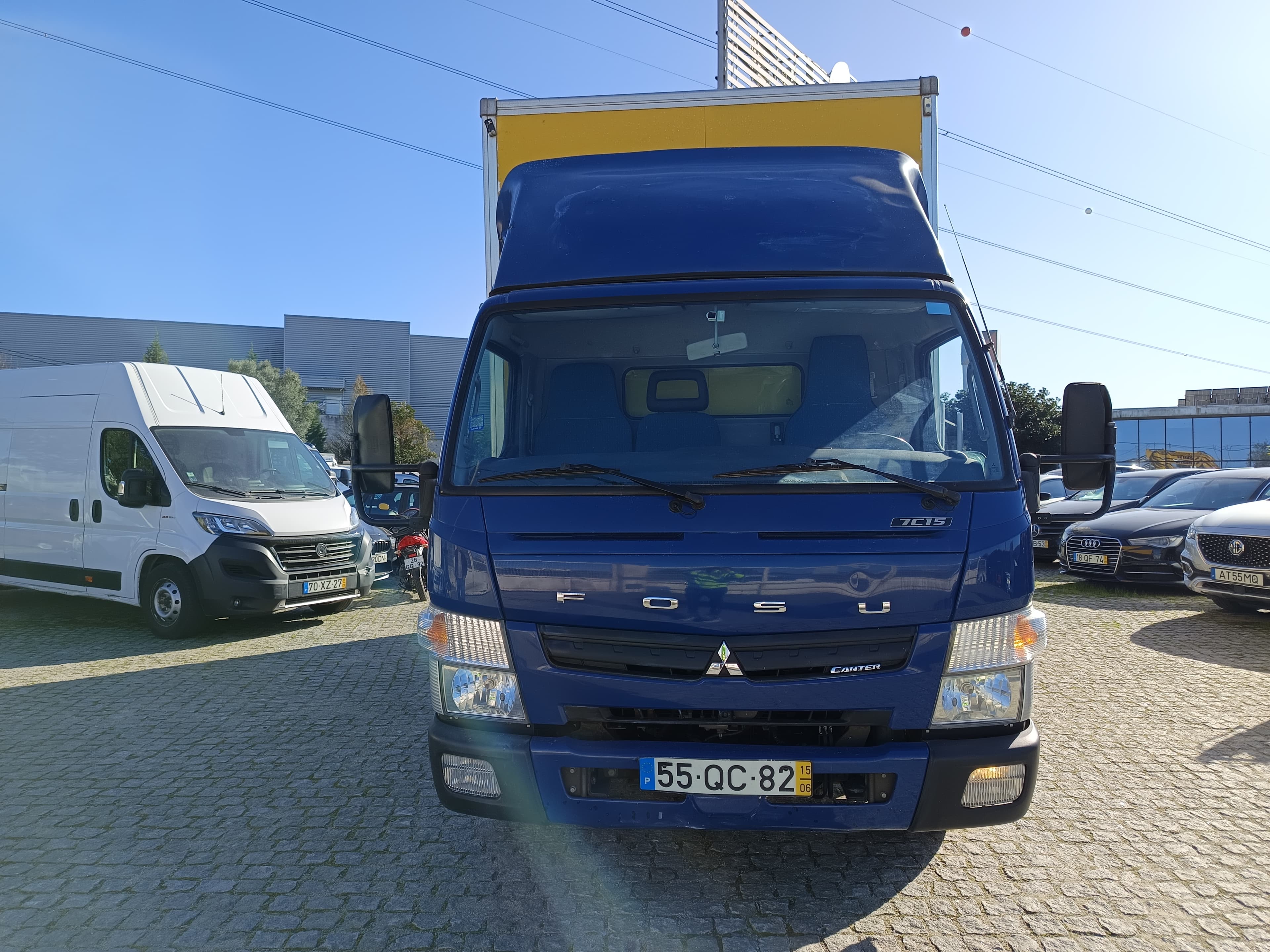 Mitsubishi Canter · Ano 2015 — imagen 3