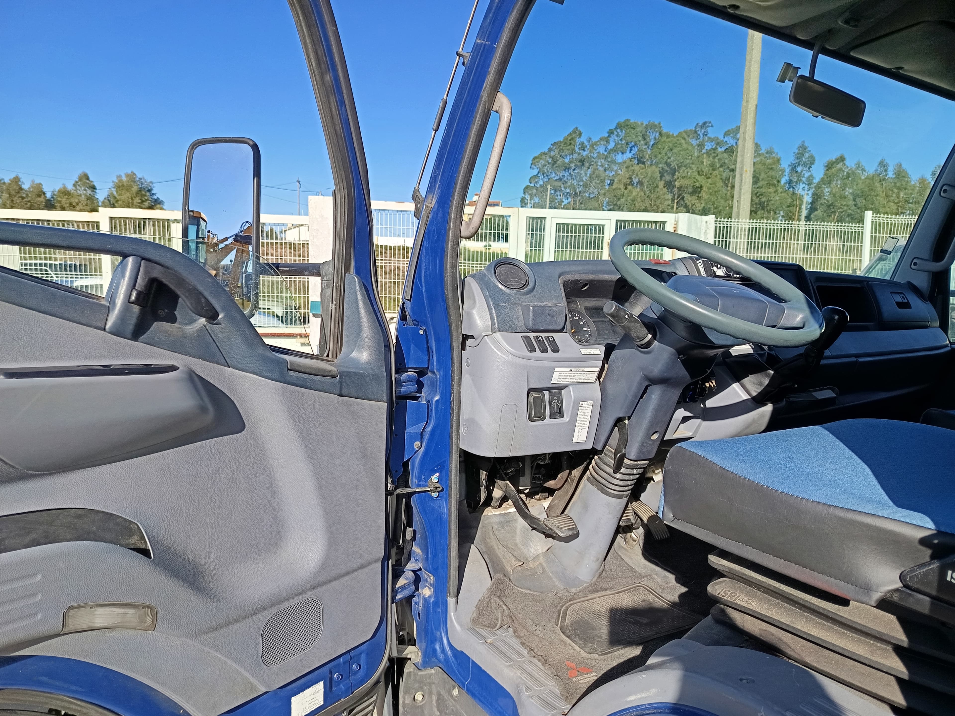 Mitsubishi Canter · Ano 2015 — imagen 17