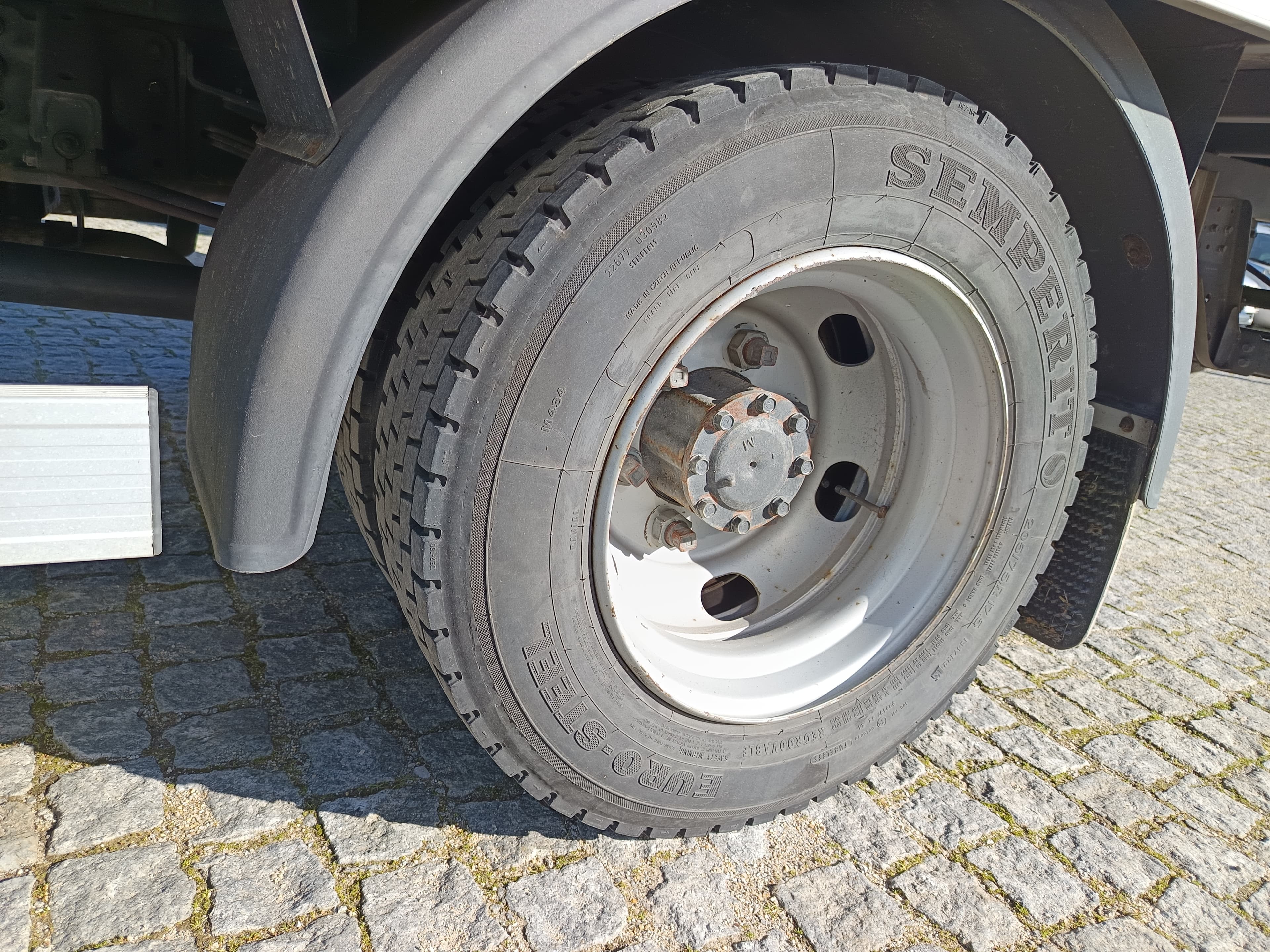Mitsubishi Canter · Ano 2015 — imagen 9