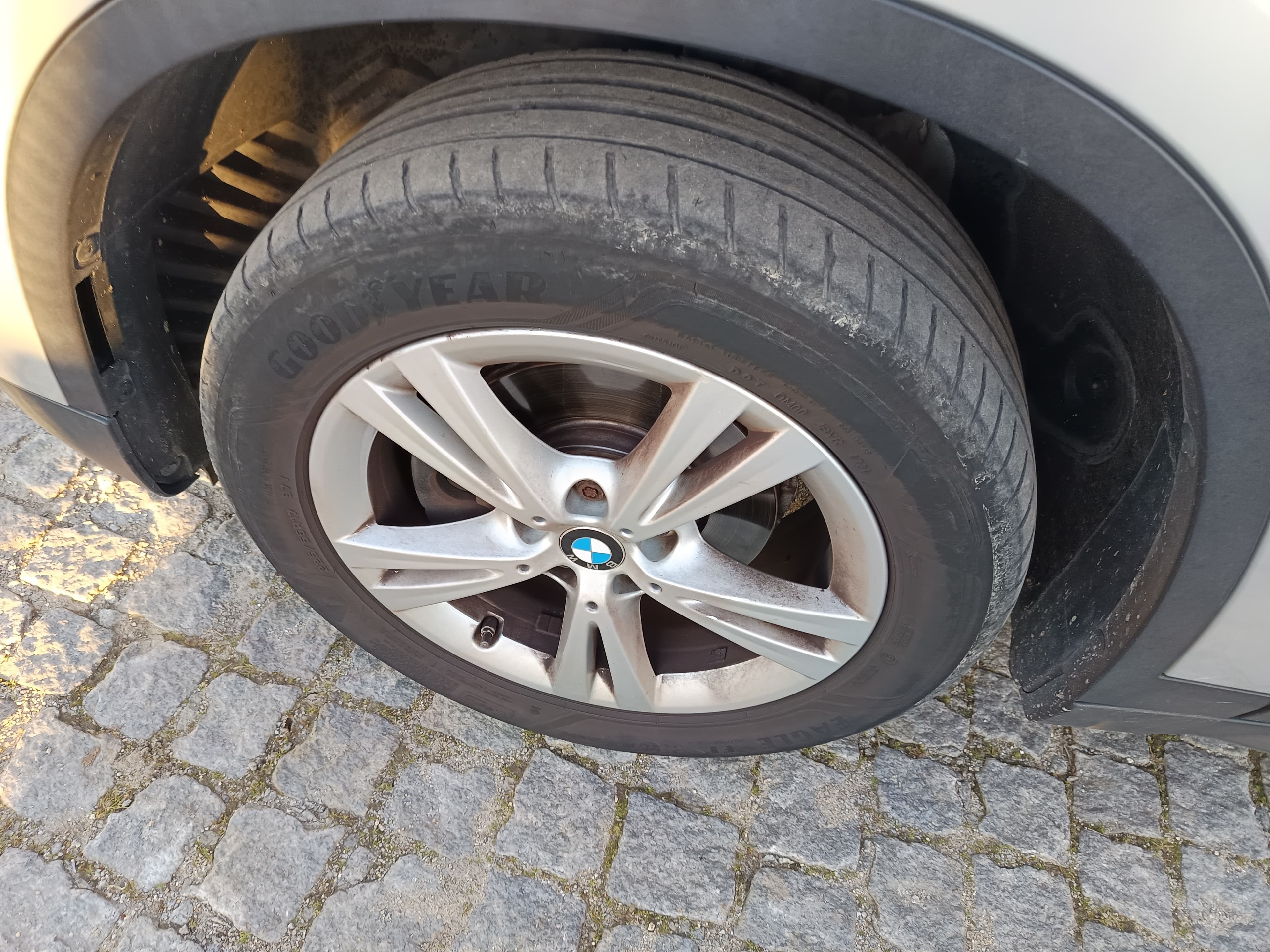 BMW X1 sDrive 16d · Ano 2019 — image 14