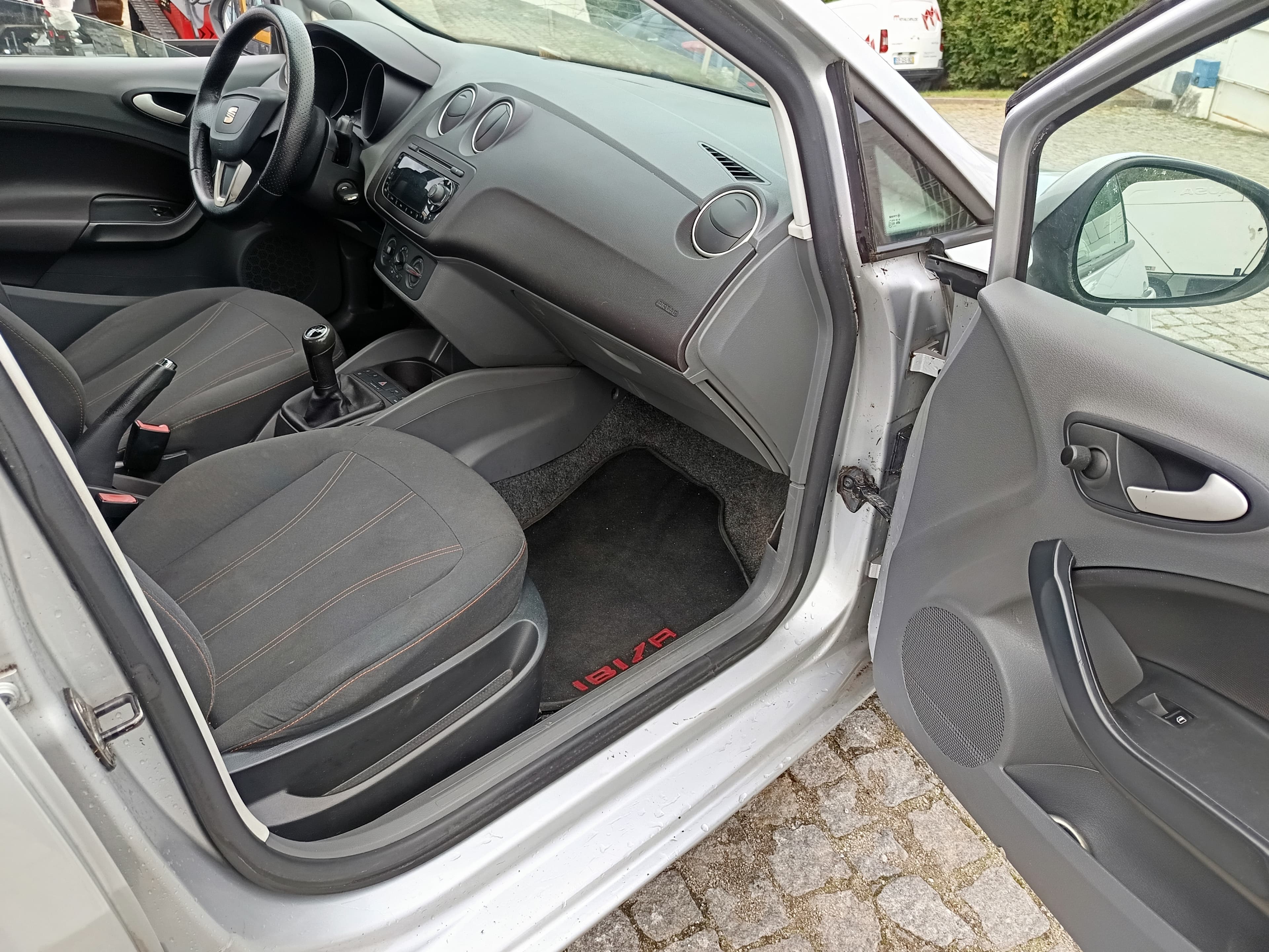Seat Ibiza · Ano 2011 — image 24