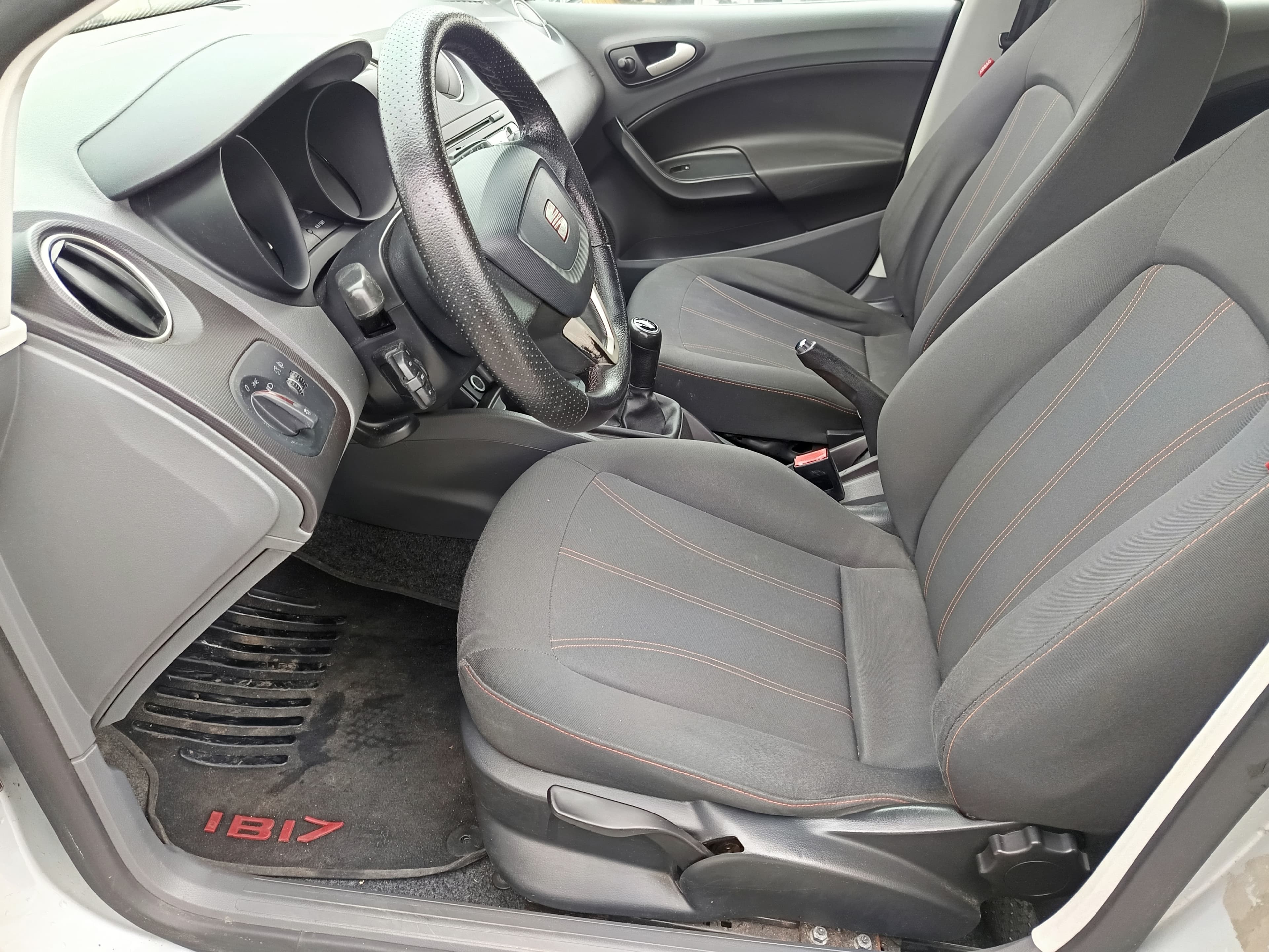 Seat Ibiza · Ano 2011 — image 32