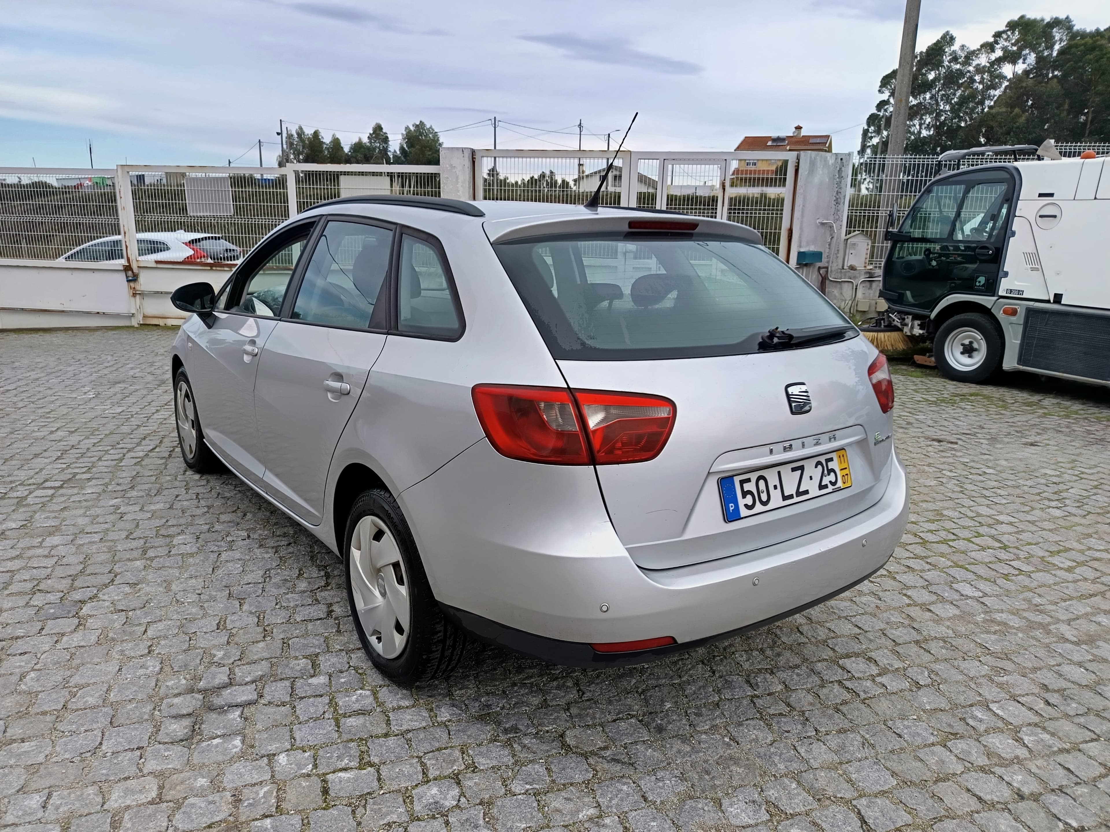 Seat Ibiza · Ano 2011 — image 6