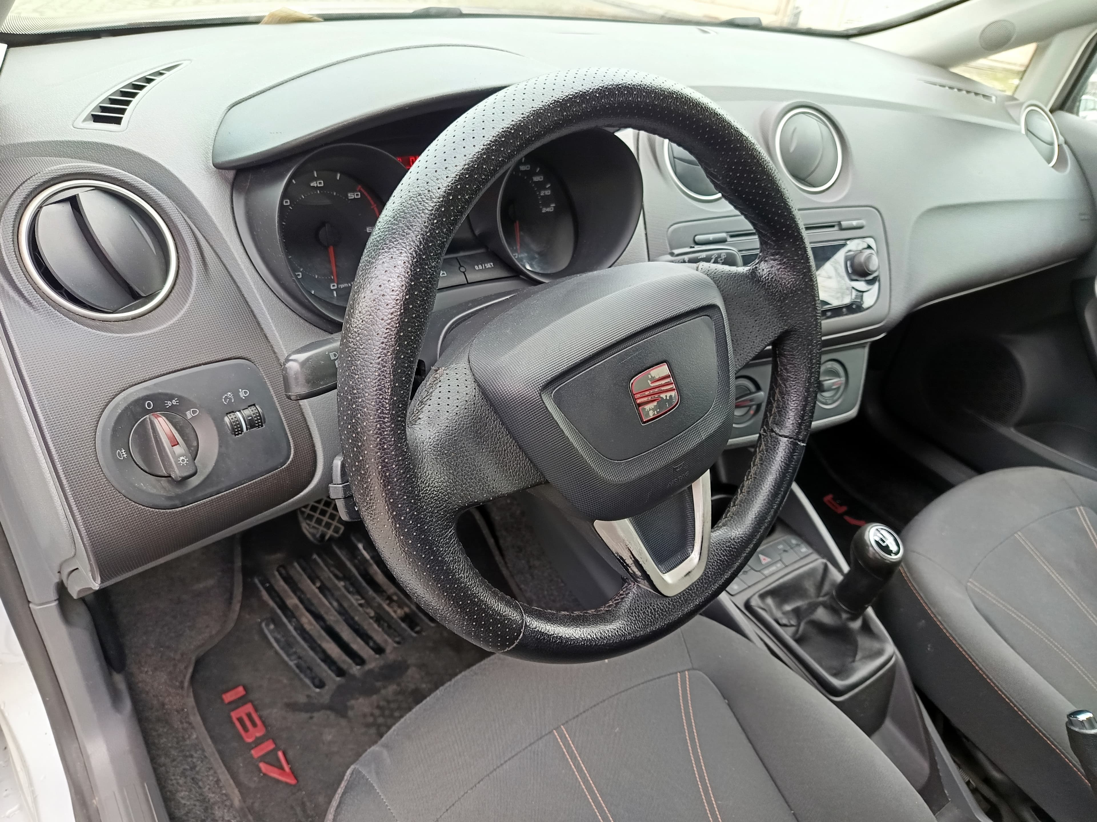 Seat Ibiza · Ano 2011 — image 34