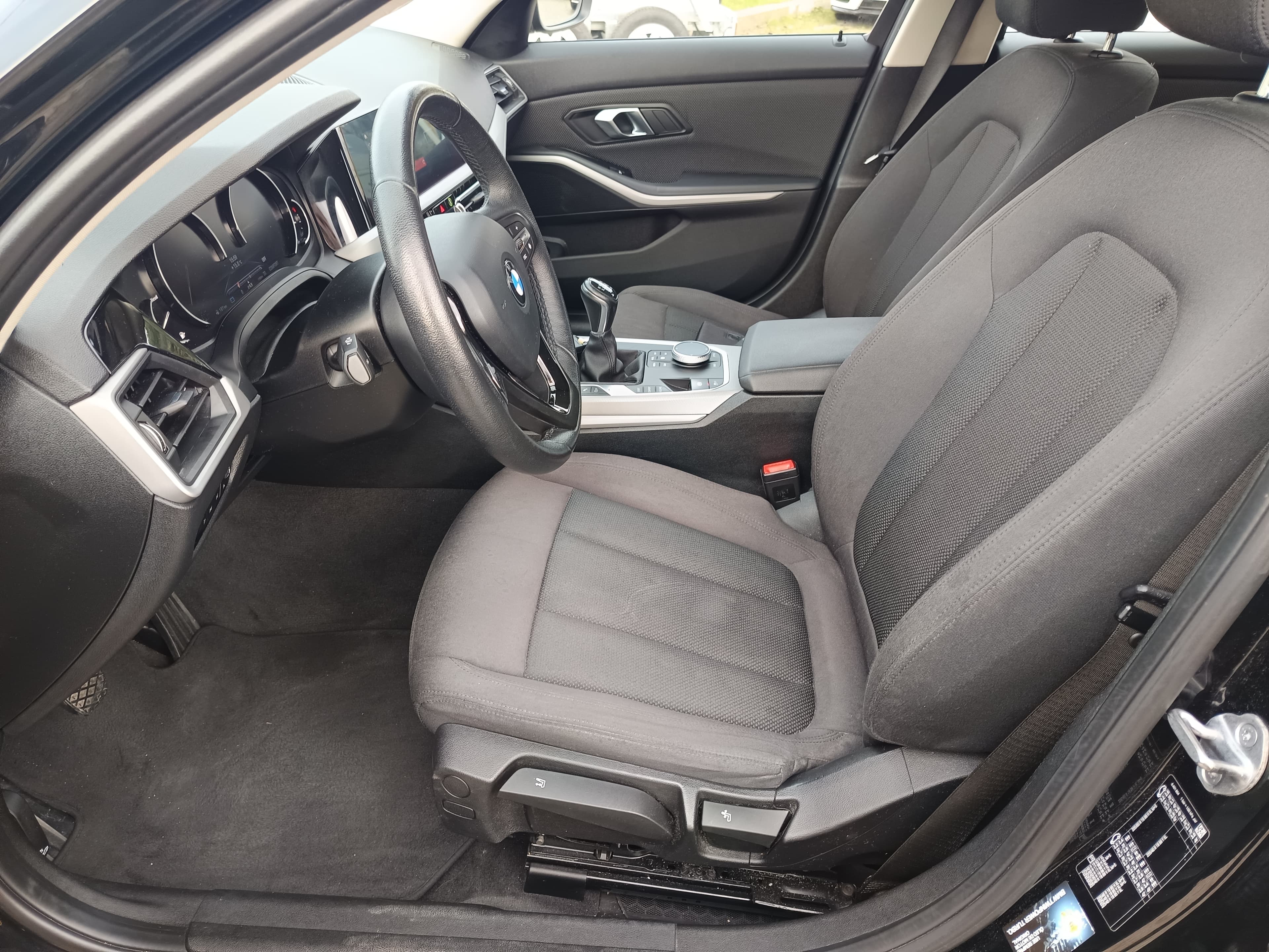 BMW 318D · Ano 2019 — imagen 33