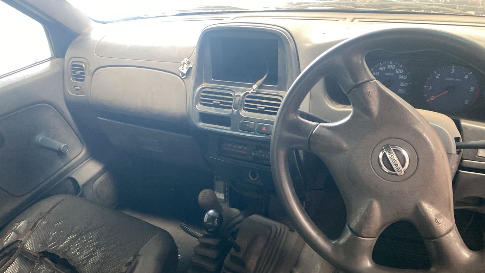 Nissan  Hard body NP300 — image 7