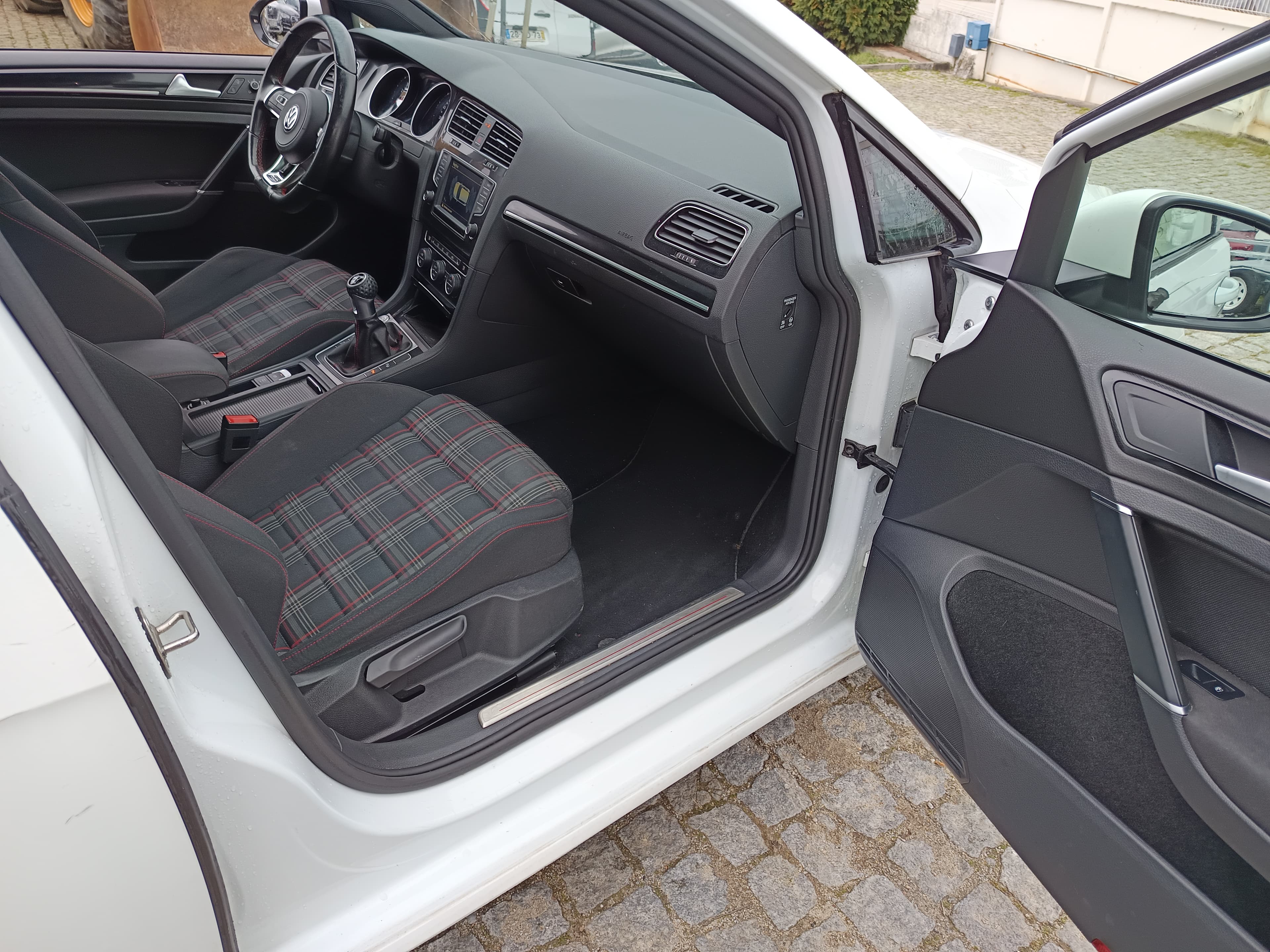 Volkswagen Golf GTI · Ano 2016 — imagen 25