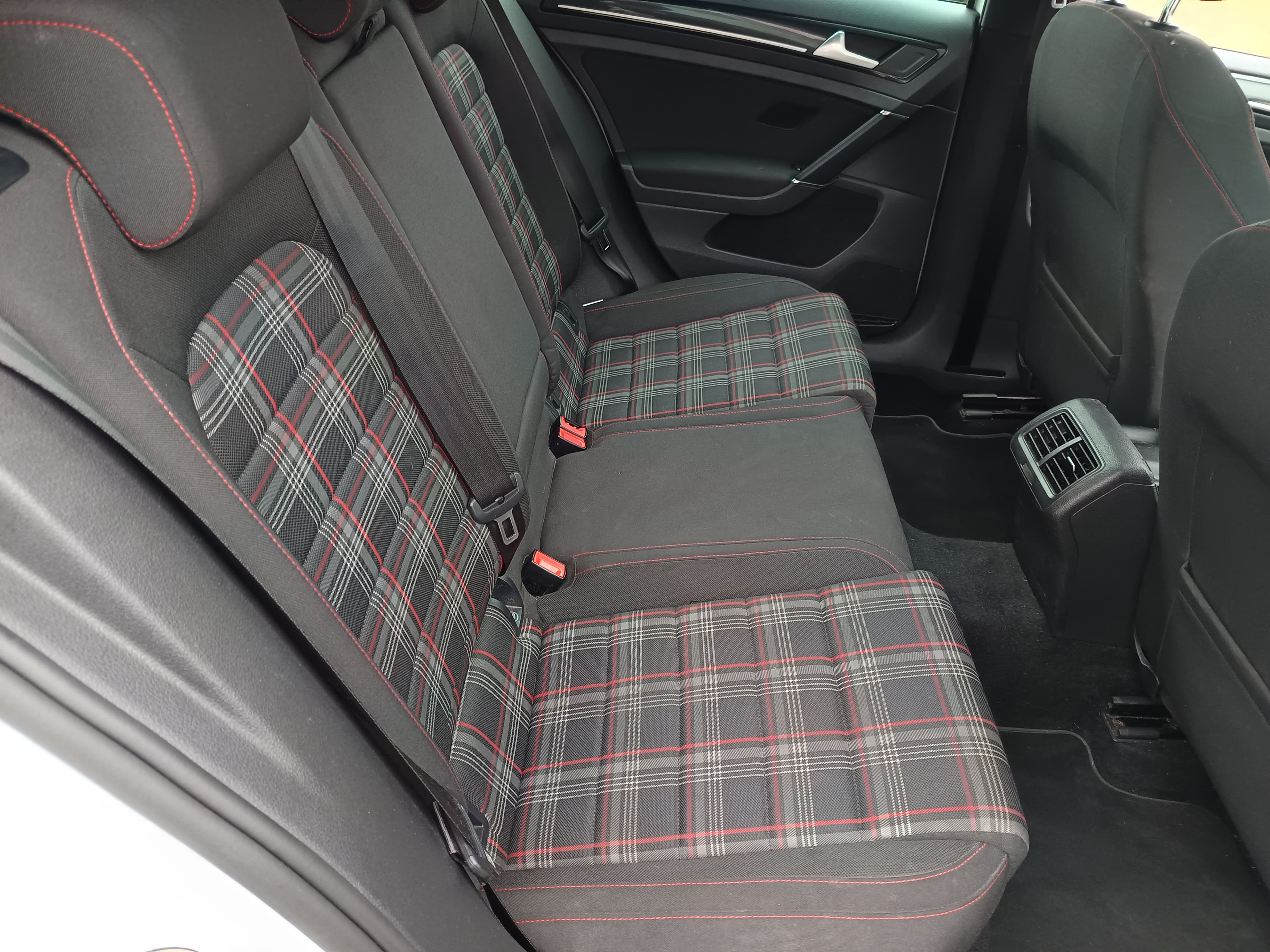 Volkswagen Golf GTI · Ano 2016 — imagen 24