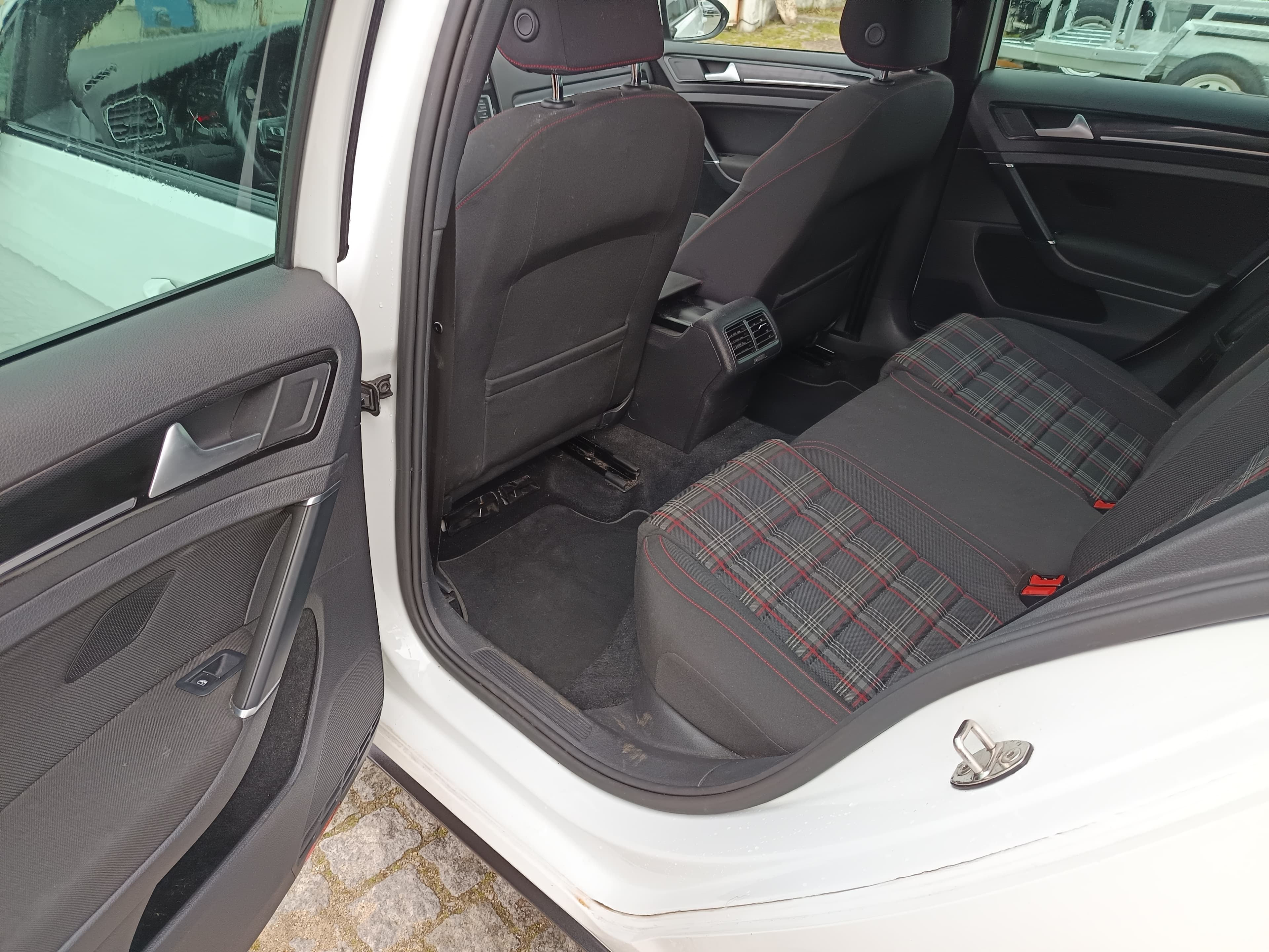 Volkswagen Golf GTI · Ano 2016 — imagen 28