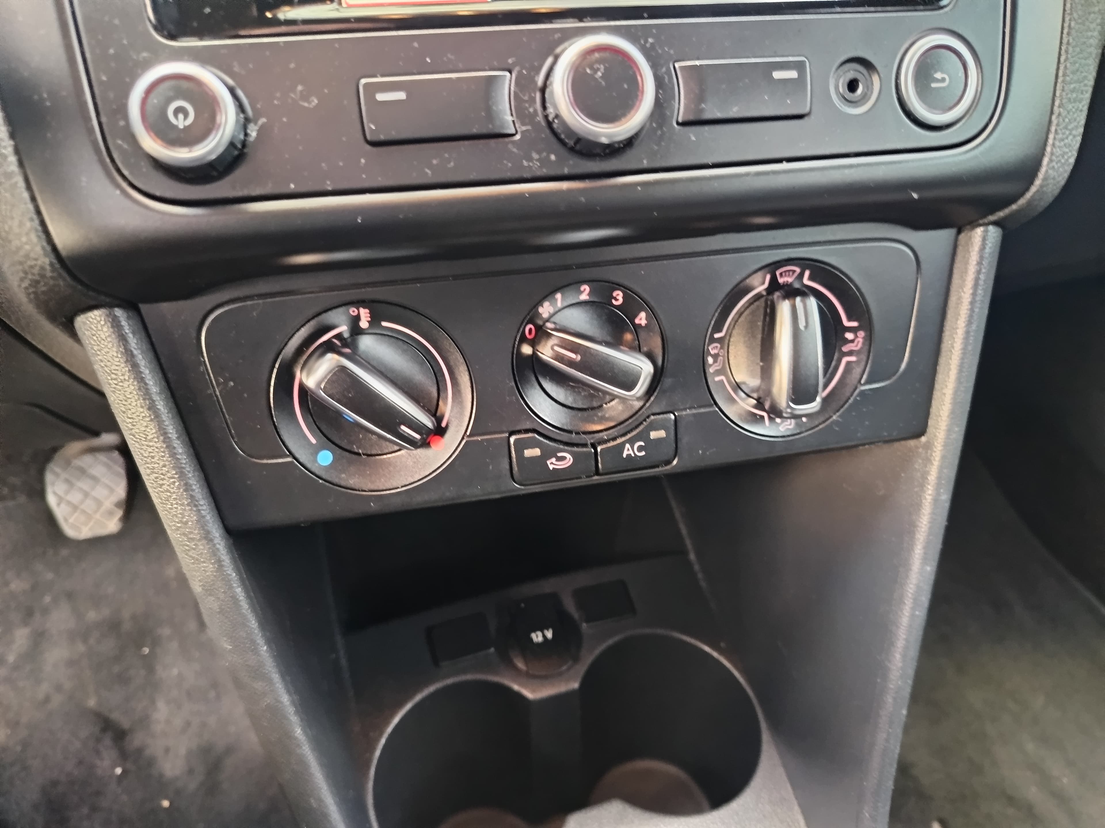 Volkswagen Polo · Ano 2014 — imagen 42